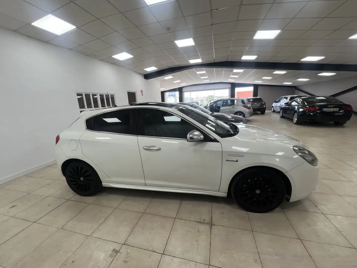 Alfa Romeo Giulietta 2.0JTDm Distinctive 140 Alb - 2