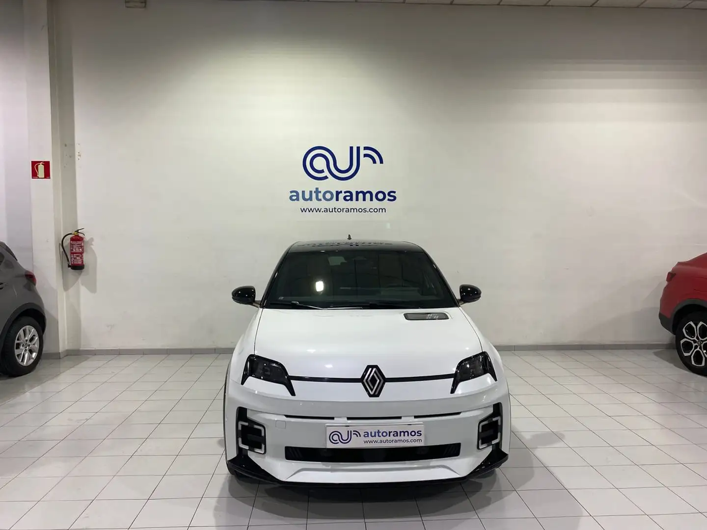 Renault R 5 E-Tech Iconic cinq autonomía confort 110 kW Blanco - 2
