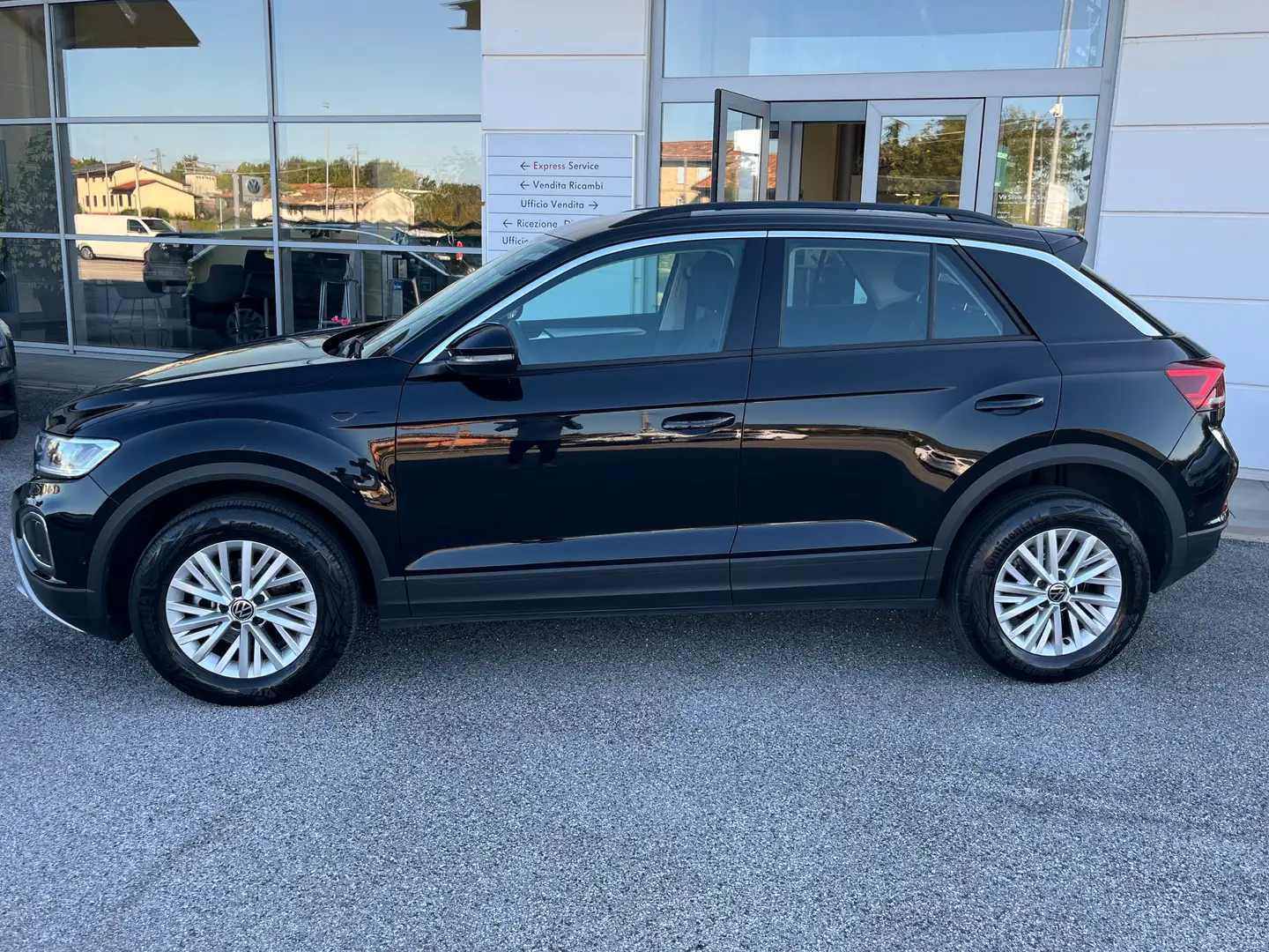 Volkswagen T-Roc T-Roc I 2022 1.0 tsi Life 110cv Nero - 2