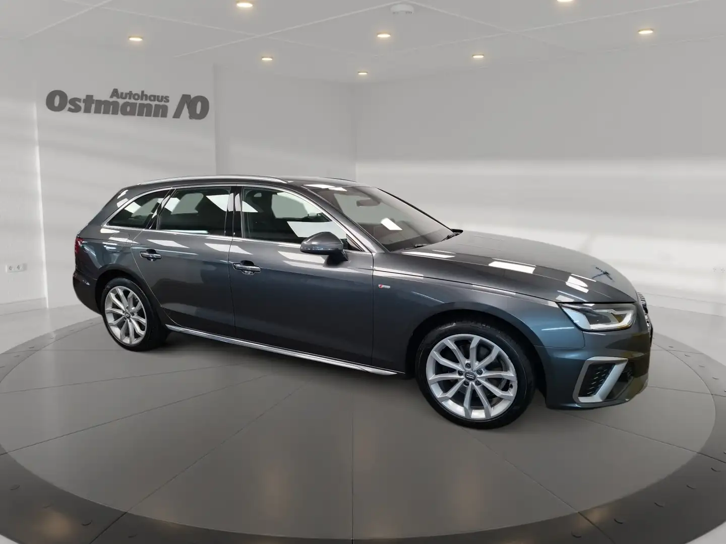 Audi A4 Avant 35 TDI S-Line LED AHK Akustikglas Navi Grijs - 2