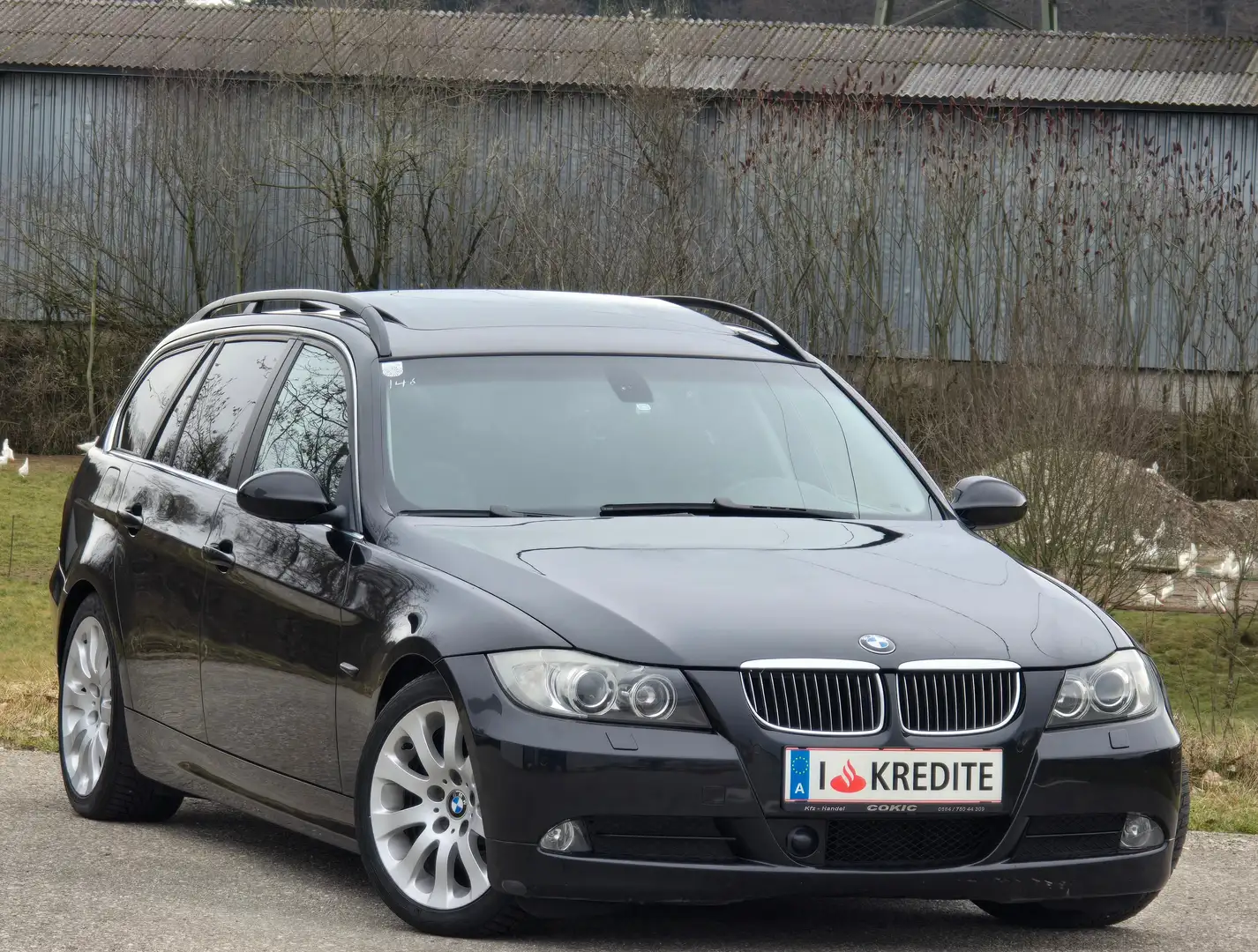 BMW 325 i xDrive Top* Kredit* Panoramadach* Automatik* Schwarz - 2