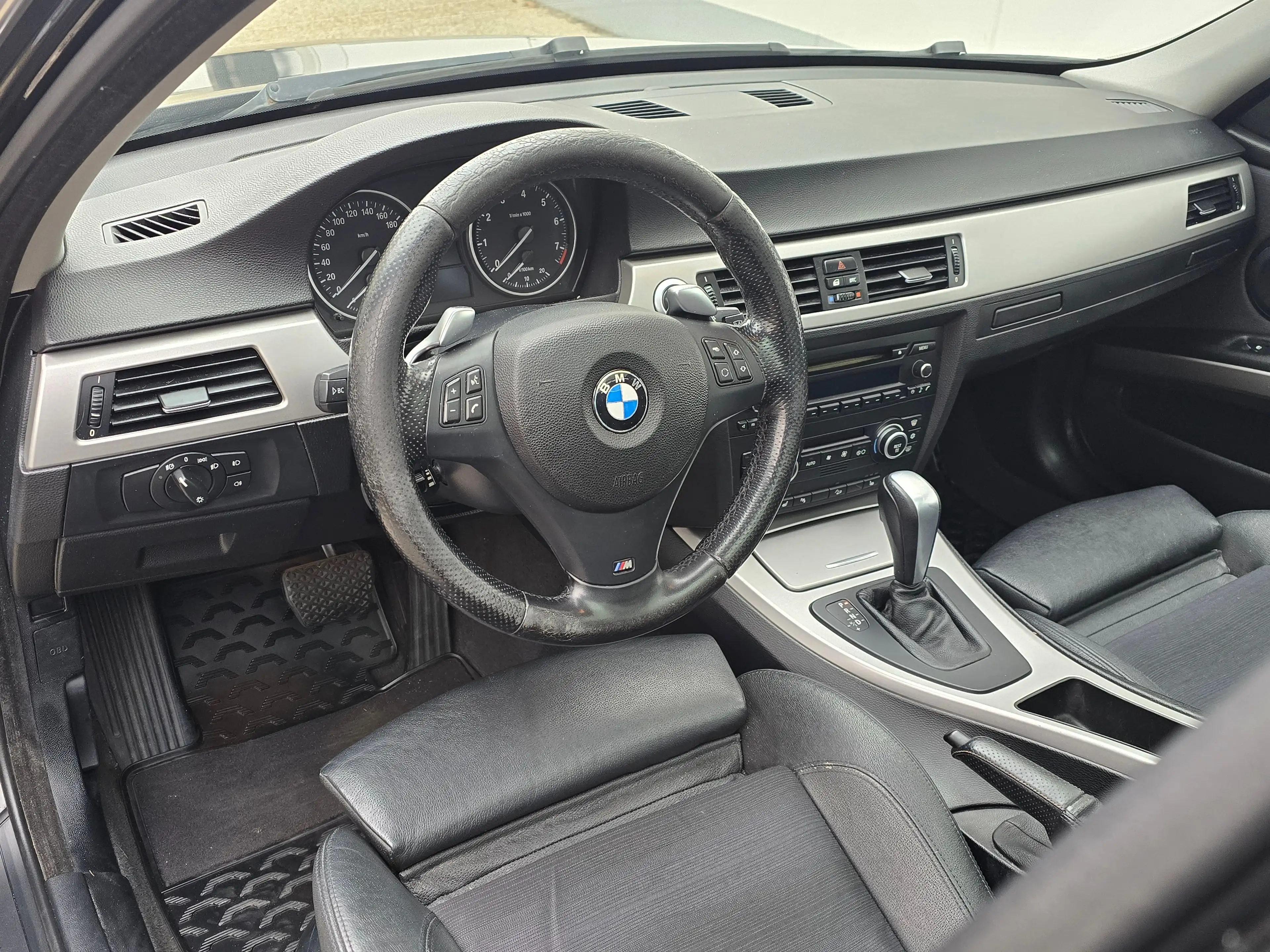 BMW 325 i xDrive Top* Kredit* Panoramadach* Automatik* — photo 13