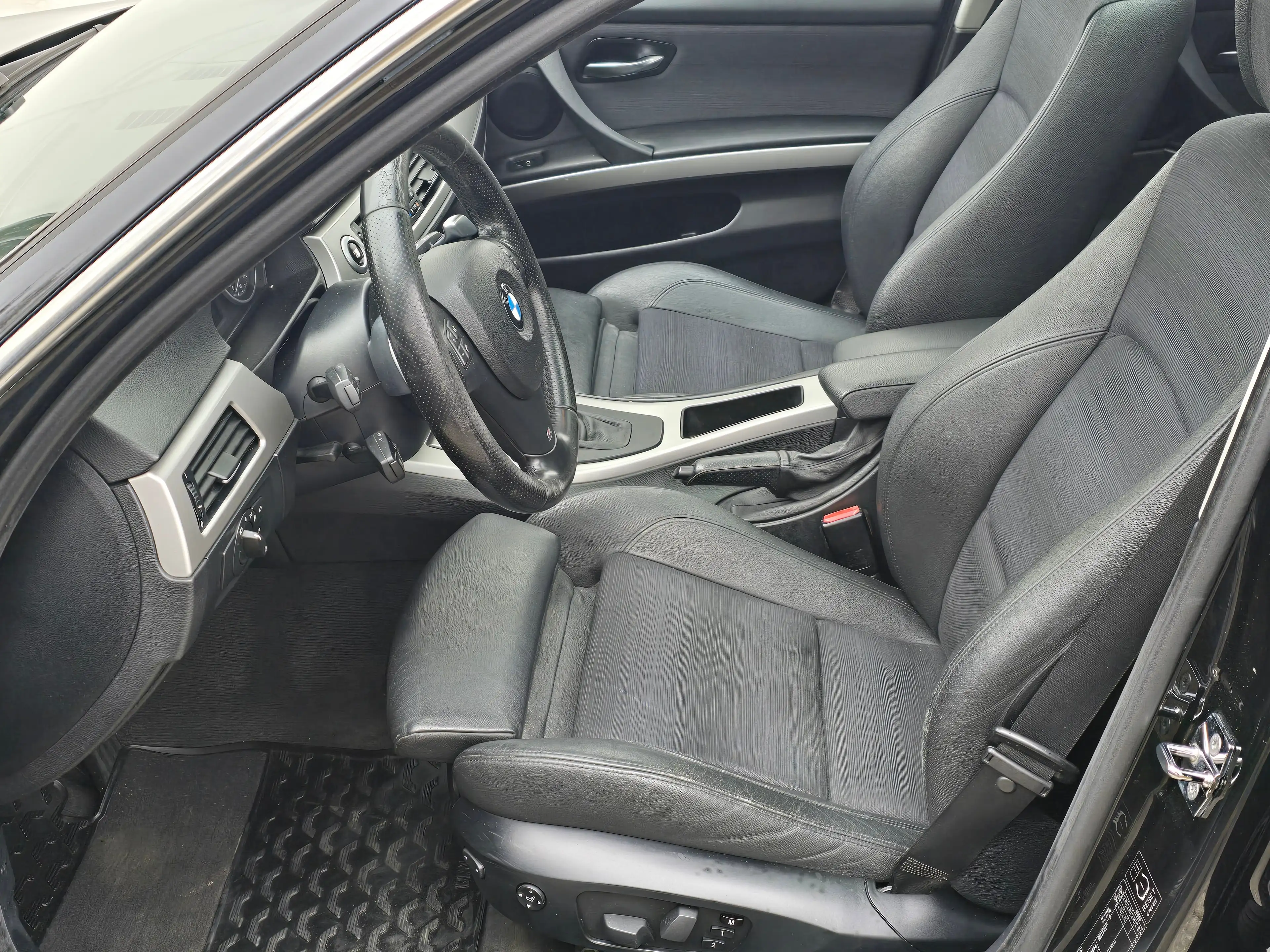 BMW 325 i xDrive Top* Kredit* Panoramadach* Automatik* — photo 10