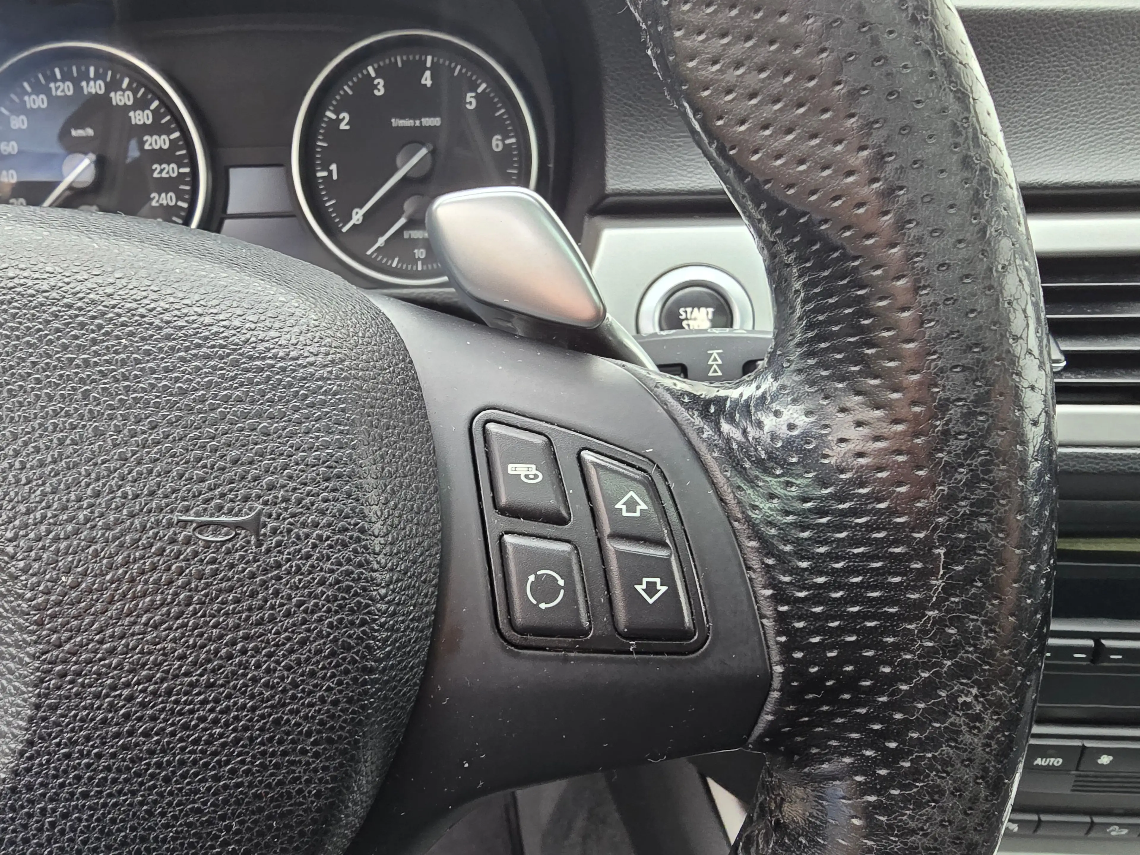 BMW 325 i xDrive Top* Kredit* Panoramadach* Automatik* — photo 15
