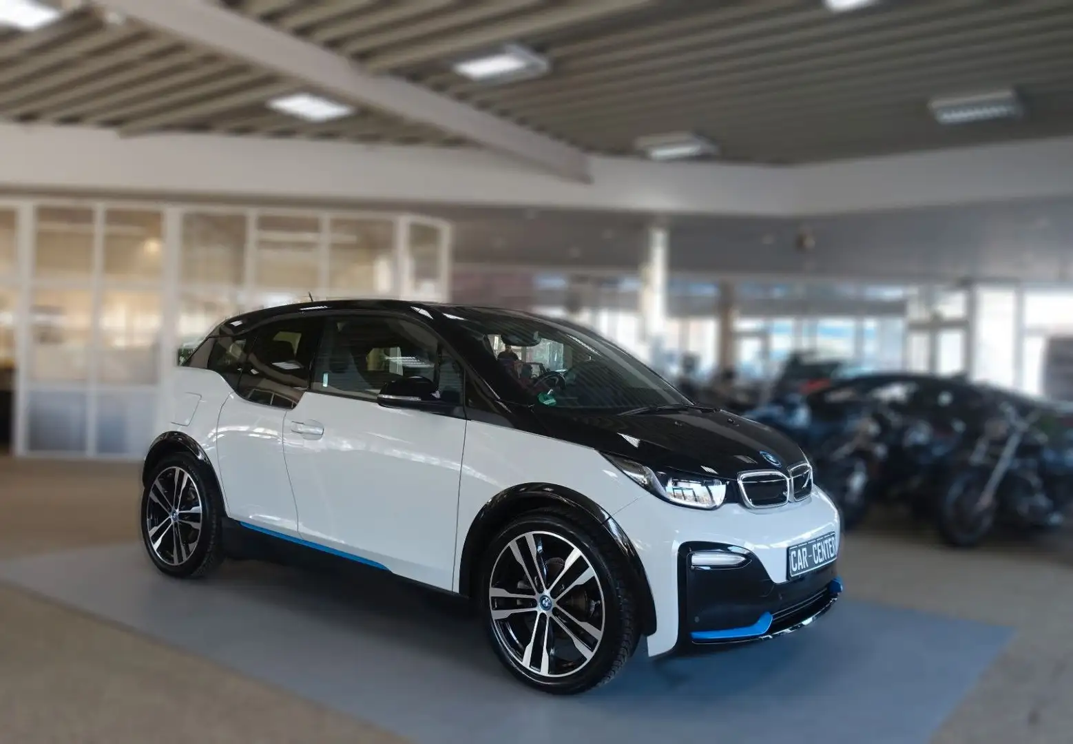 BMW i3 s 120Ah Facelift; NAV SHZ KAM GRA AAC 20" GJR Weiß - 2