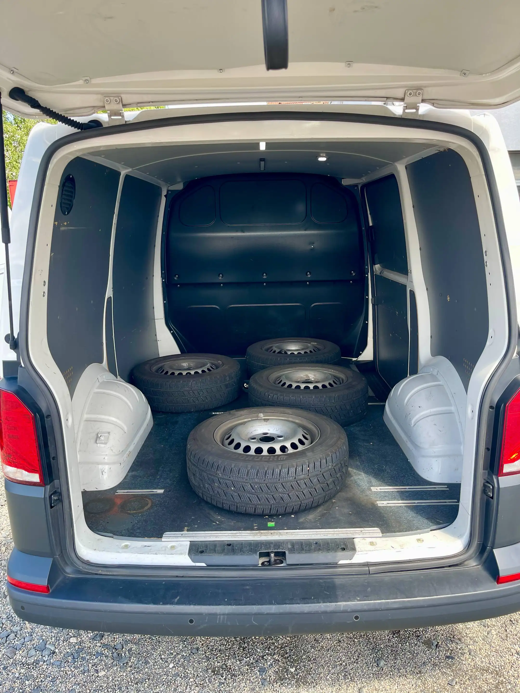 Volkswagen Transporter T6.1 Kasten — photo 10