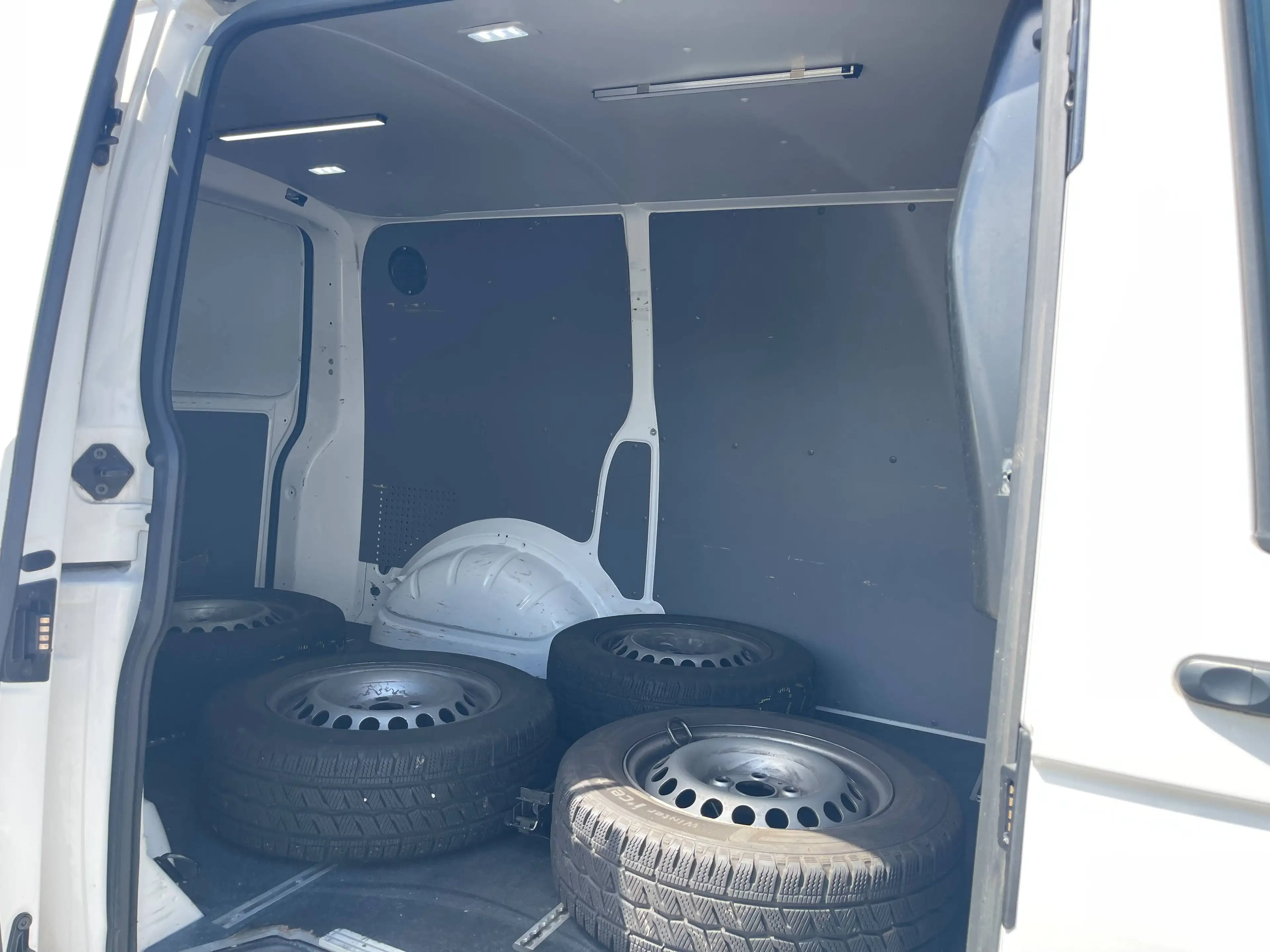 Volkswagen Transporter T6.1 Kasten — photo 11