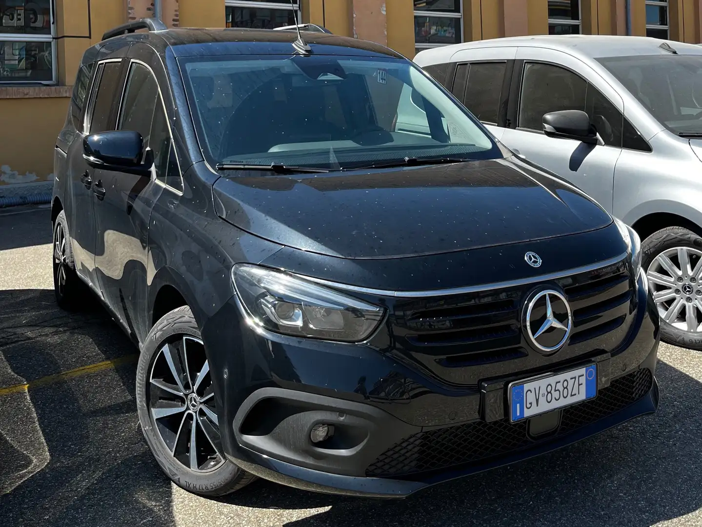 Mercedes-Benz EQT EQT Long 200 crna - 1