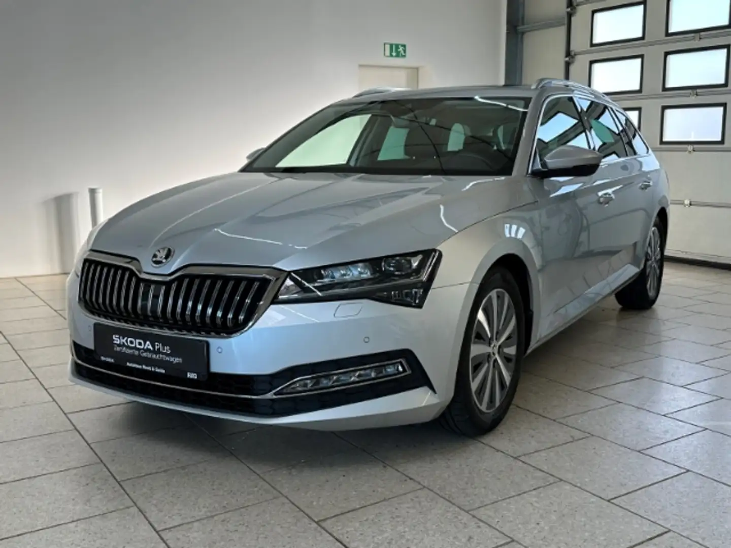 Skoda Superb Combi Premium 2.0TDI DSG Navi Pano Canton Silber - 2
