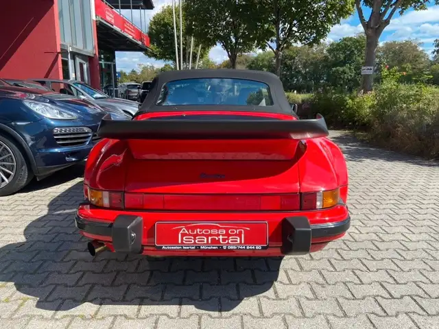 Porsche 911 view 6