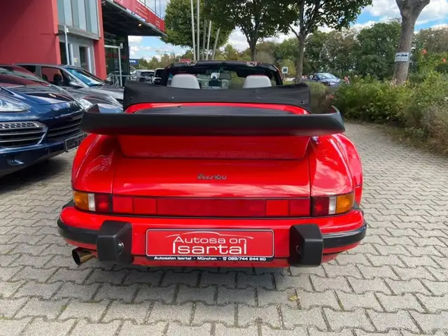 Porsche 911 view 5