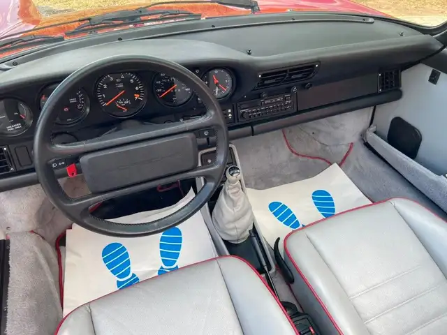 Porsche 911 view 12