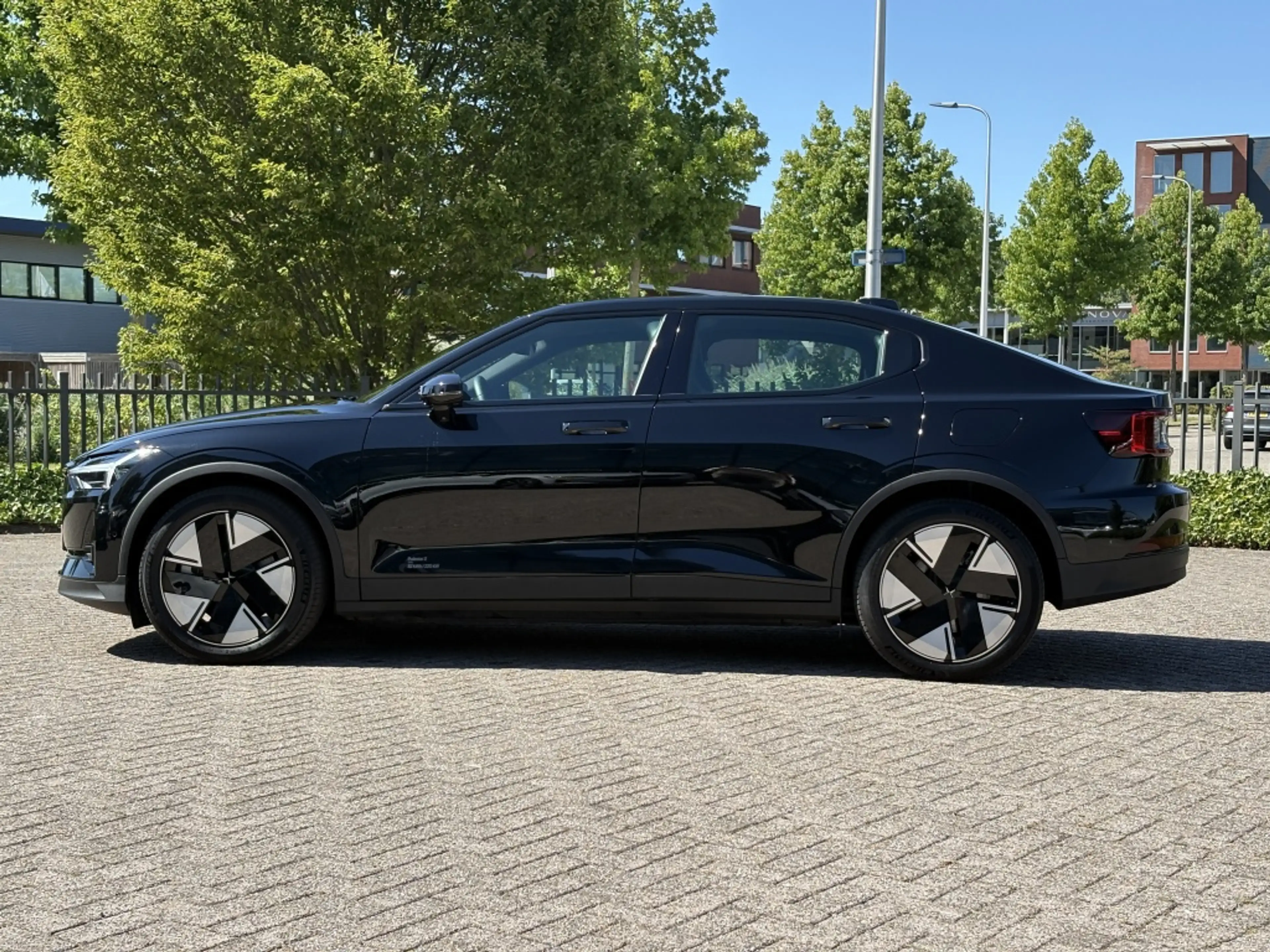 Polestar 2 Long range Single motor 82 kWh | Pilot, Plus & Cli — photo 3