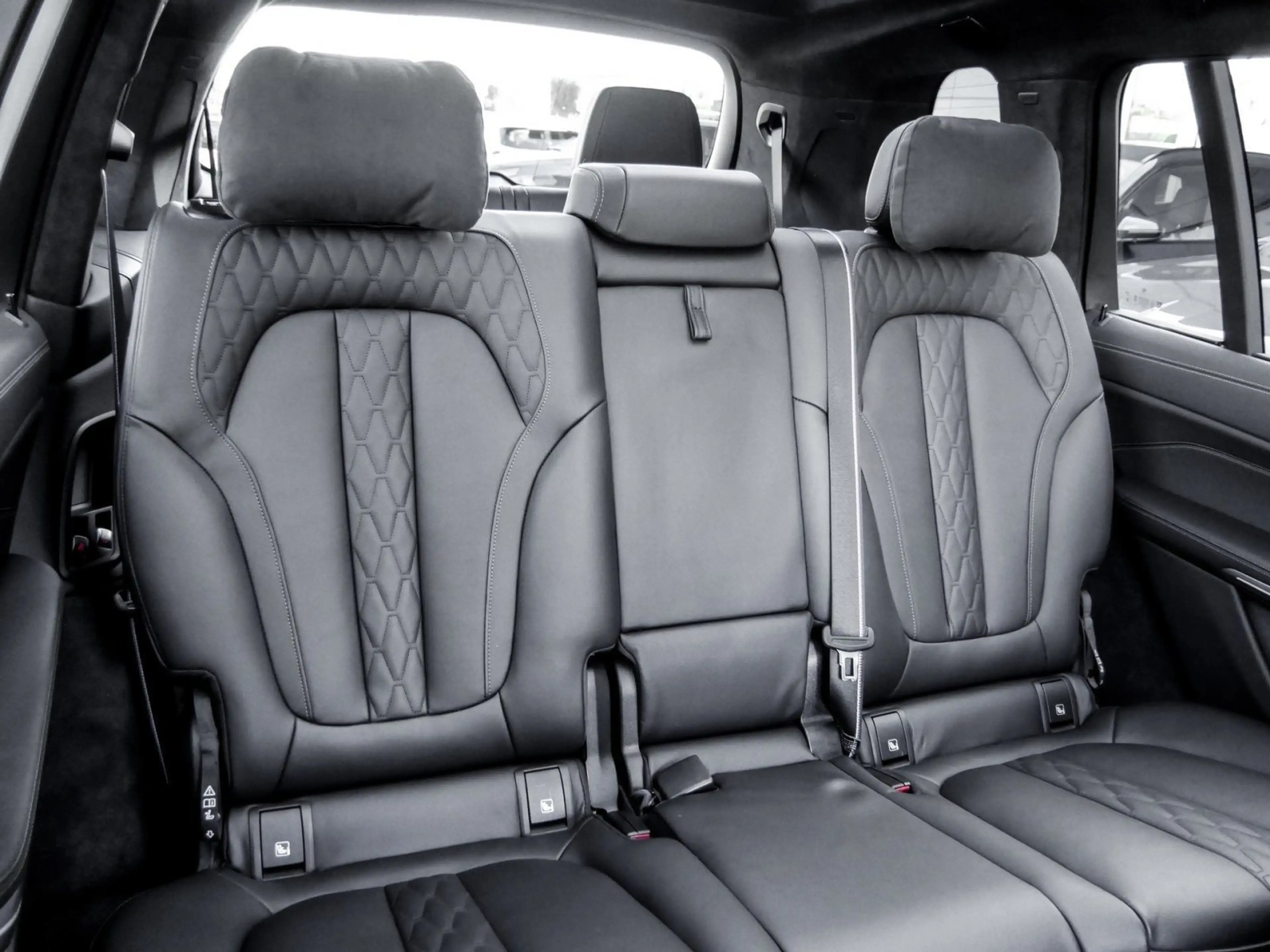 BMW X7 xDrive40d — photo 9