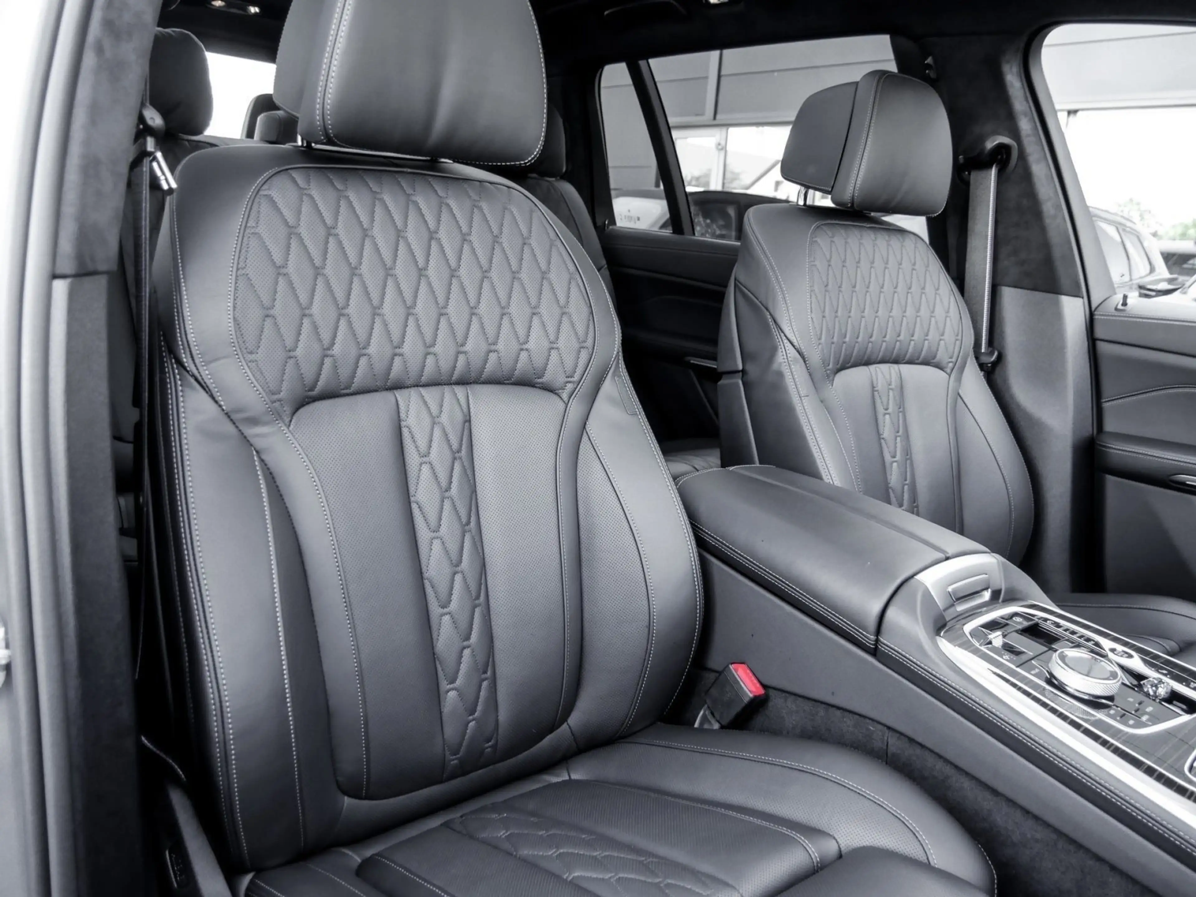 BMW X7 xDrive40d — photo 8