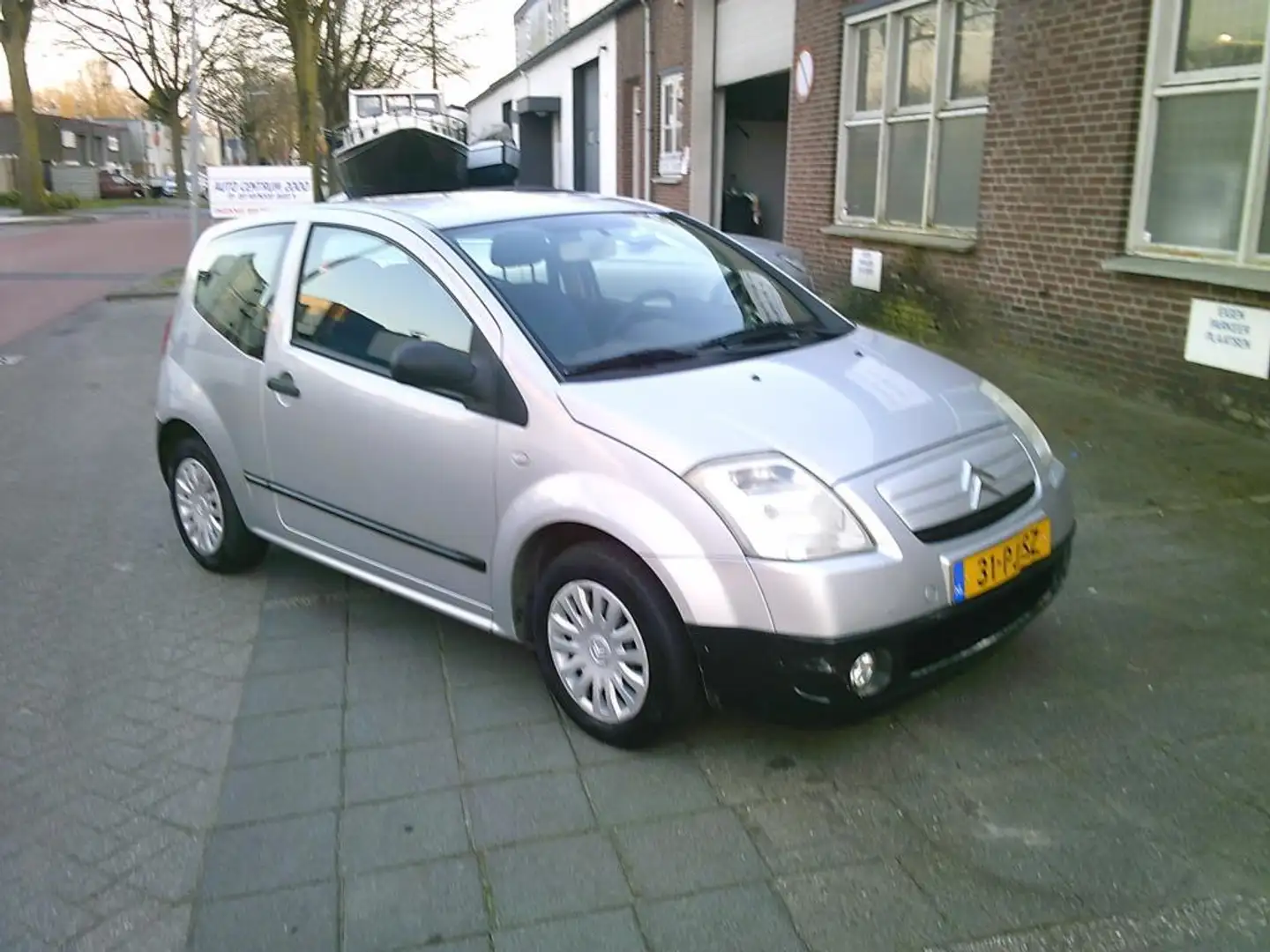 Citroen C2 1.1i Ligne Prestige Grijs - 2