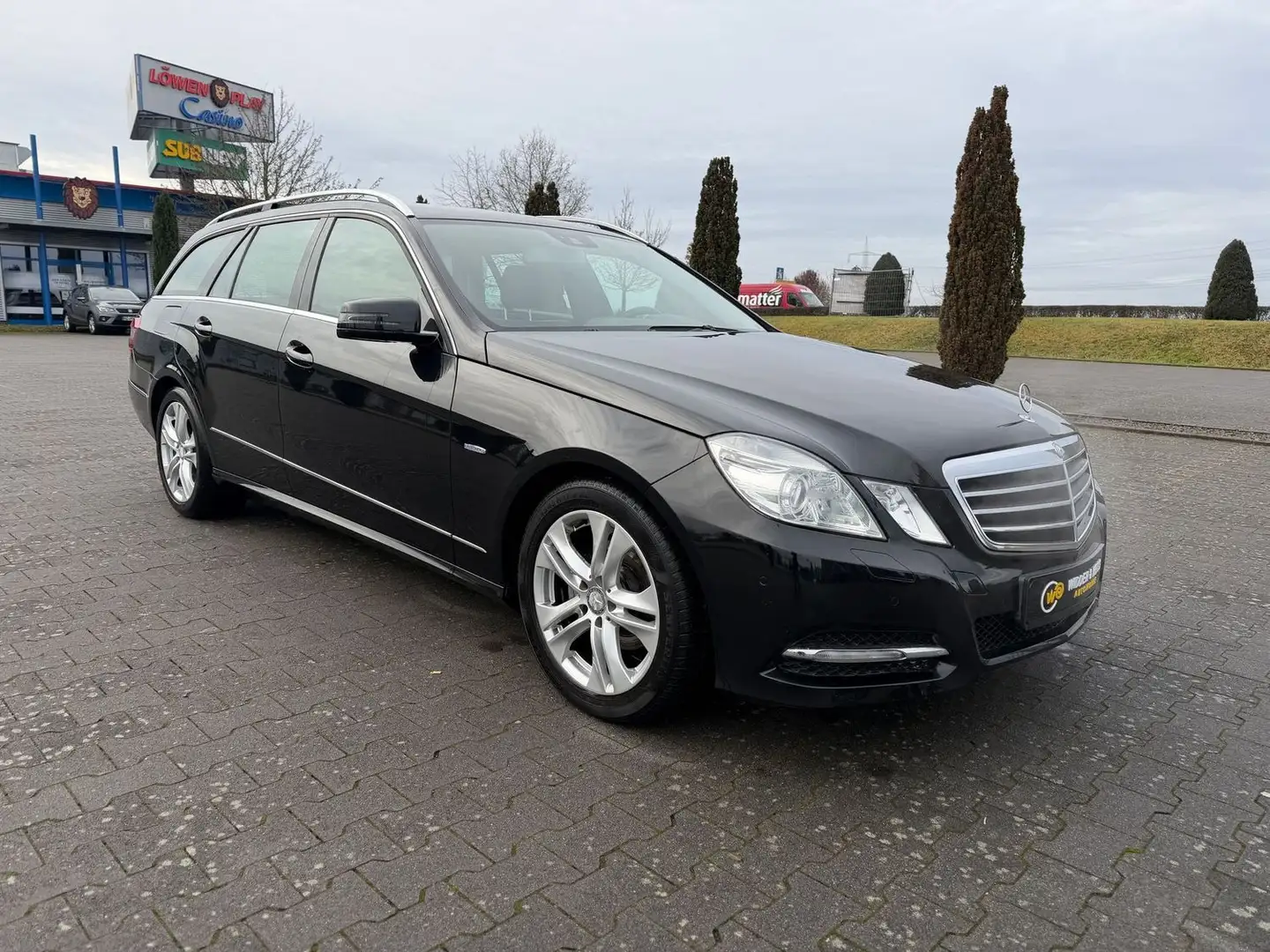 Mercedes-Benz E 220 CDI Avantgarde AUTOMATIK/NAVI/XENON/AHK Schwarz - 2