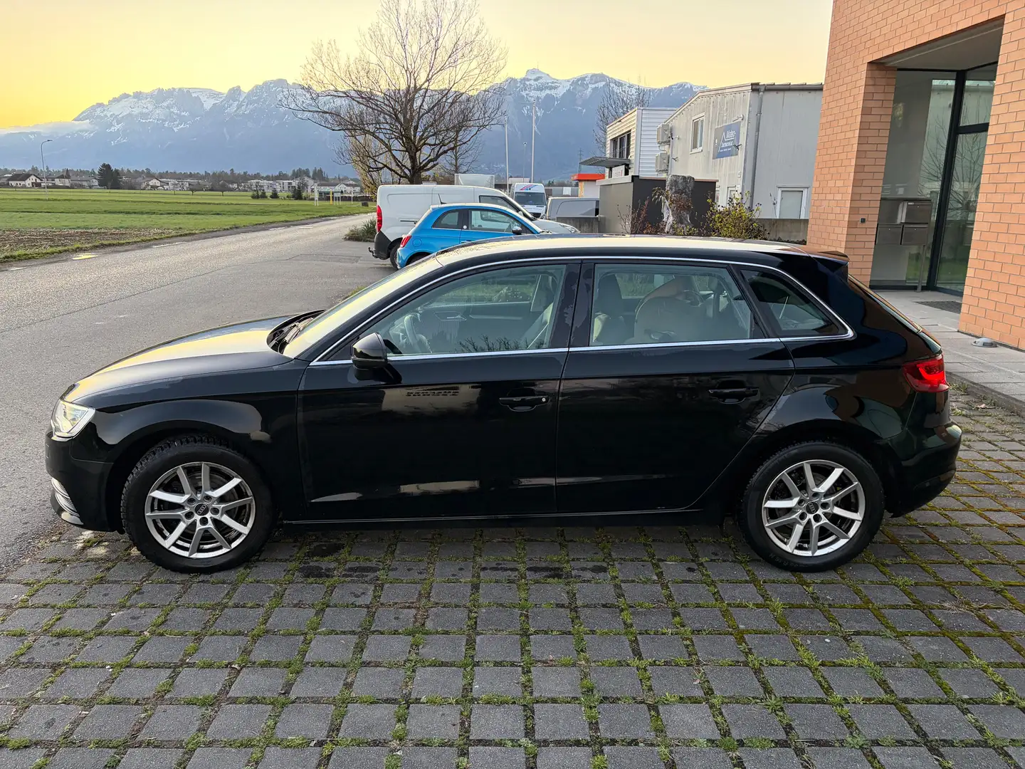 Audi A3 A3 SB 1,2 TFSI Intense Intense Schwarz - 2