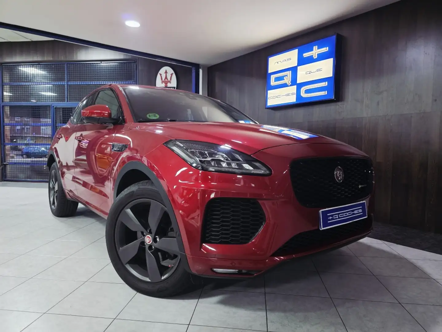 Jaguar E-Pace 2.0D I4 R-Dynamic Base AWD 180 Rojo - 1