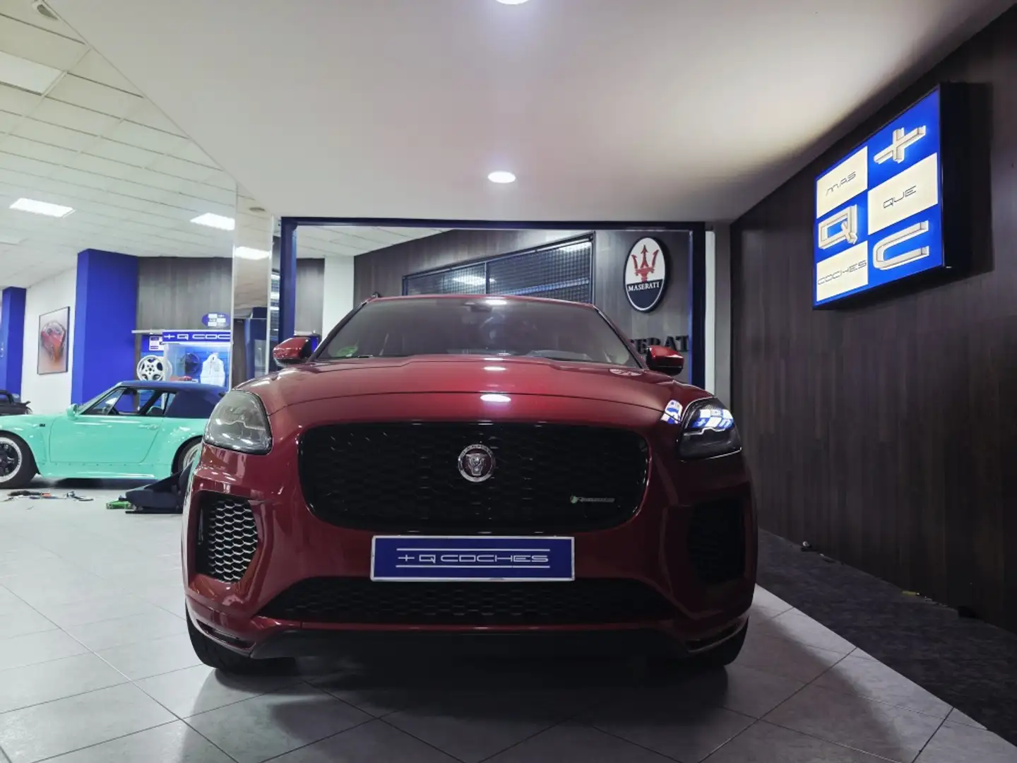 Jaguar E-Pace 2.0D I4 R-Dynamic Base AWD 180 Rojo - 2