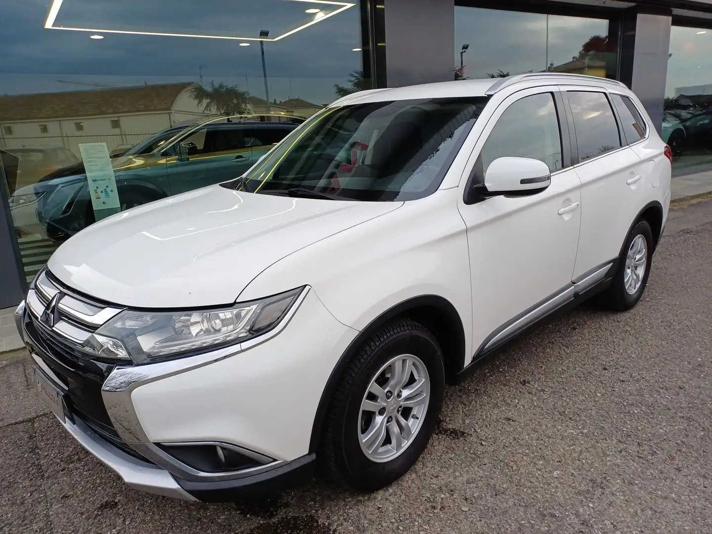 Mitsubishi Outlander 2.0 4WD GPL CVT Intense 1°PROP-KM CERTIFICATI Blanc - 2