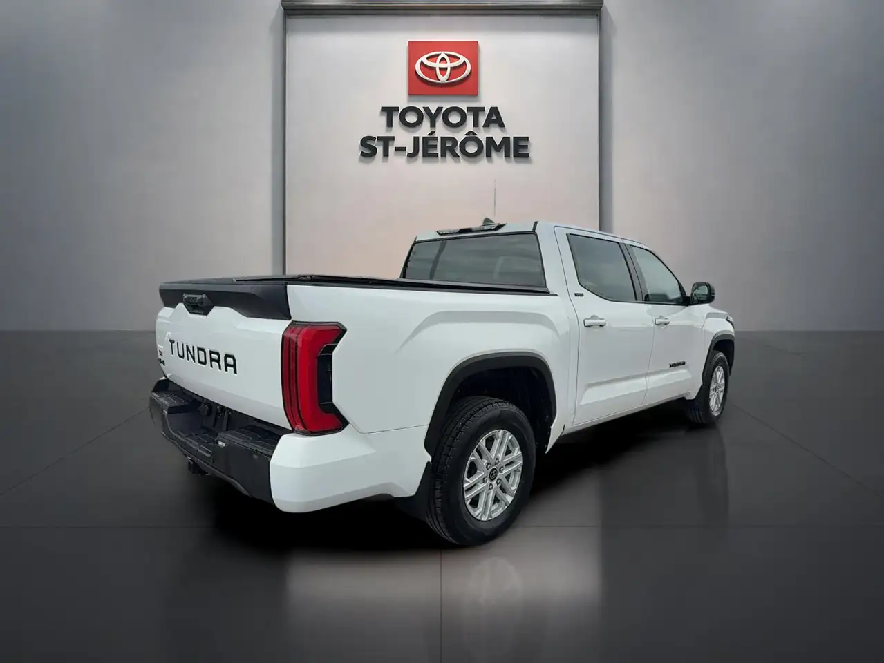 Toyota Tundra снимка Toyota Tundra