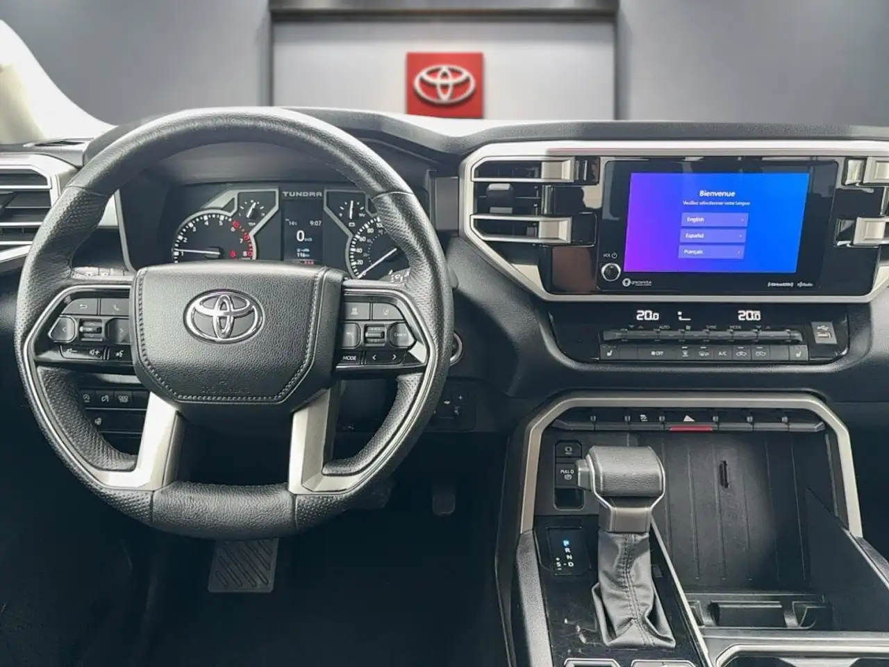 Toyota Tundra снимка Toyota Tundra