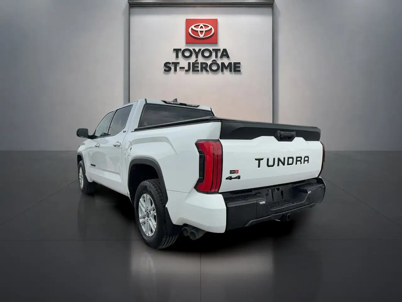 Toyota Tundra снимка Toyota Tundra