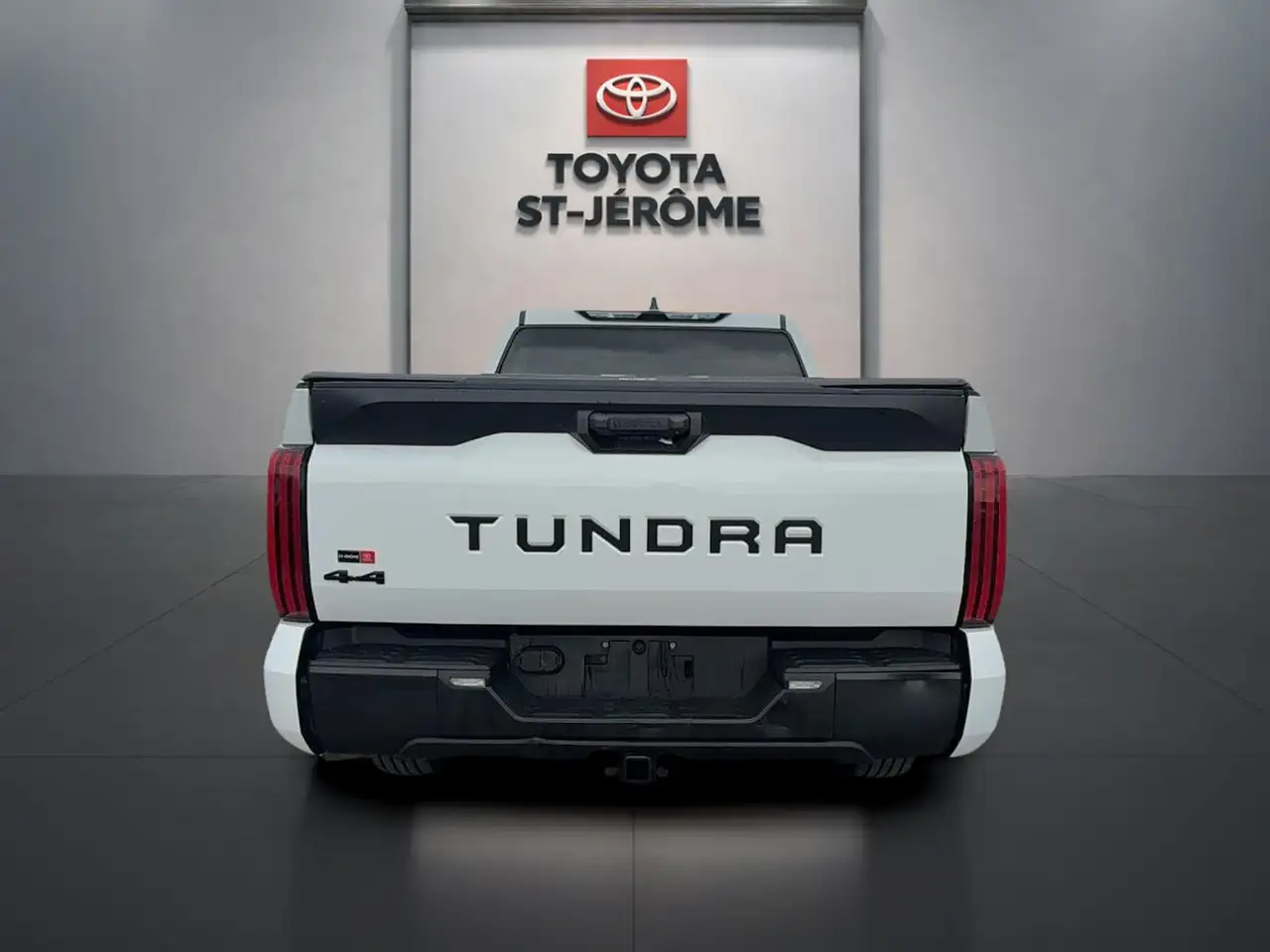 Toyota Tundra снимка Toyota Tundra