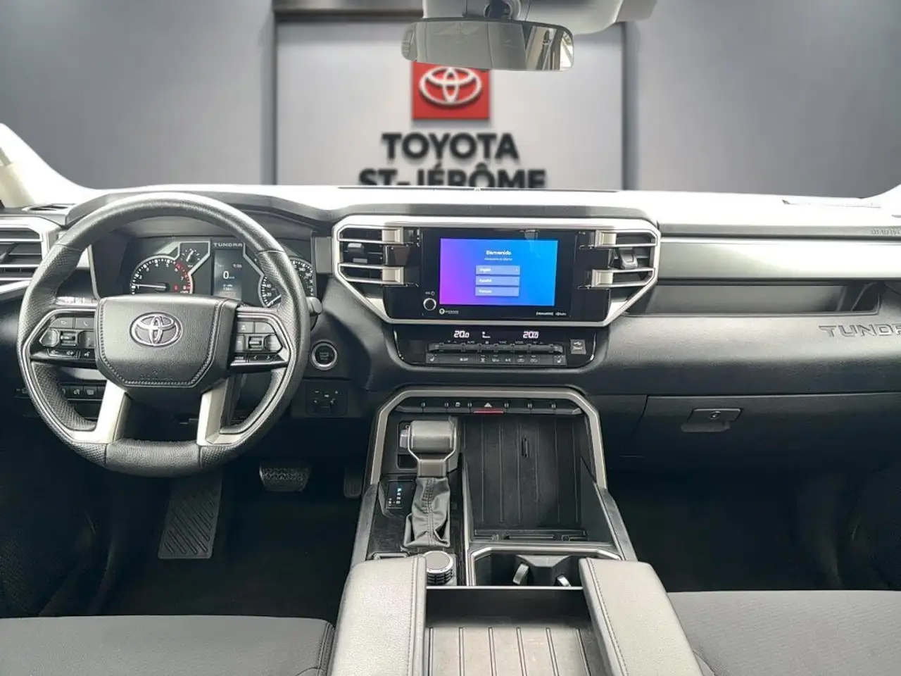 Toyota Tundra снимка Toyota Tundra