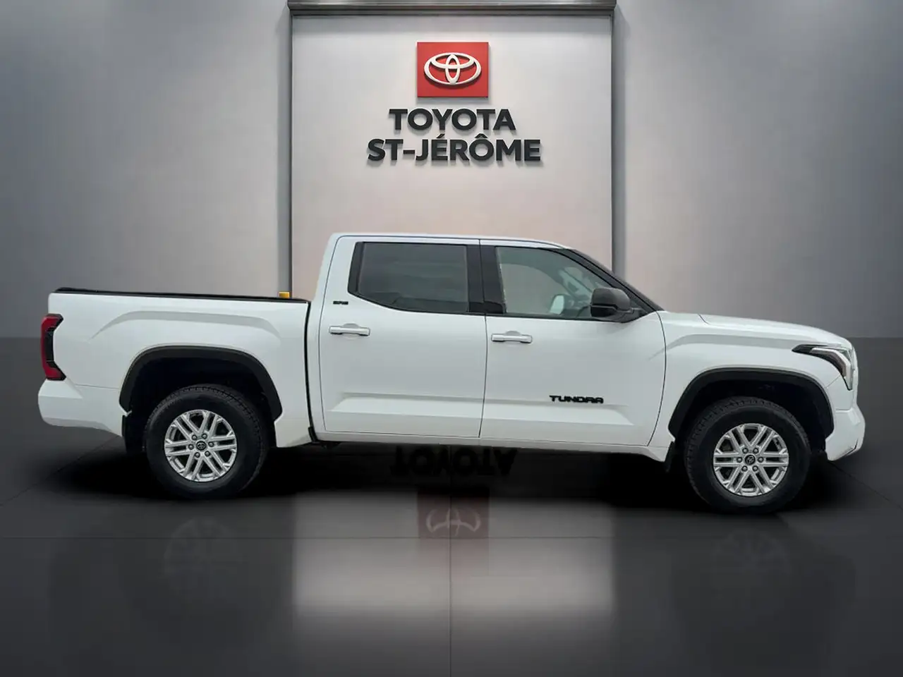 Toyota Tundra снимка Toyota Tundra