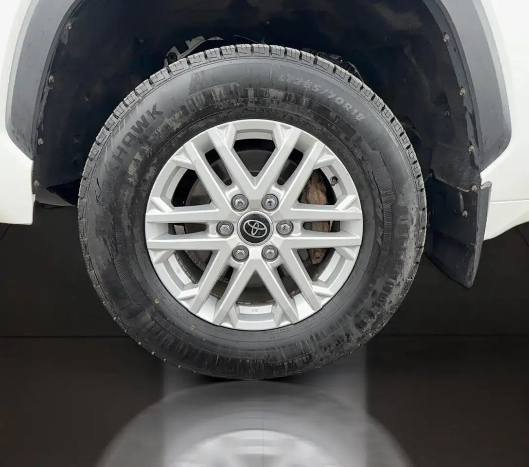 Toyota Tundra снимка Toyota Tundra
