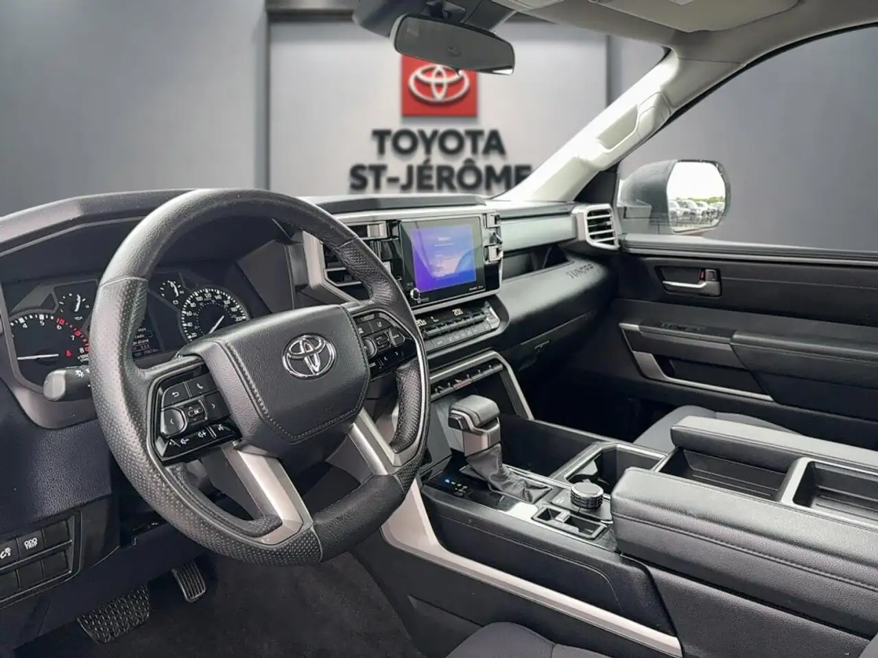 Toyota Tundra снимка Toyota Tundra