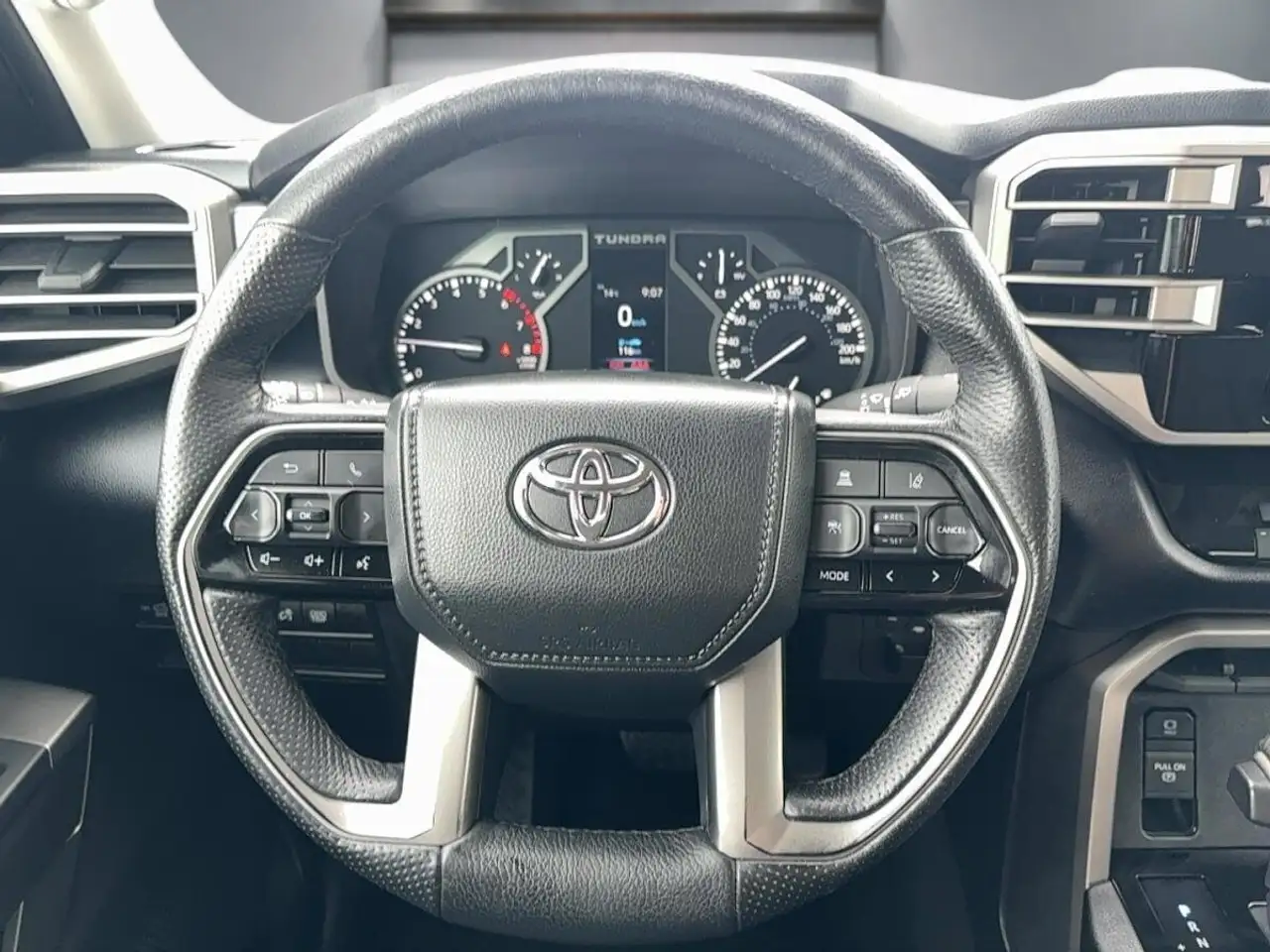 Toyota Tundra снимка Toyota Tundra