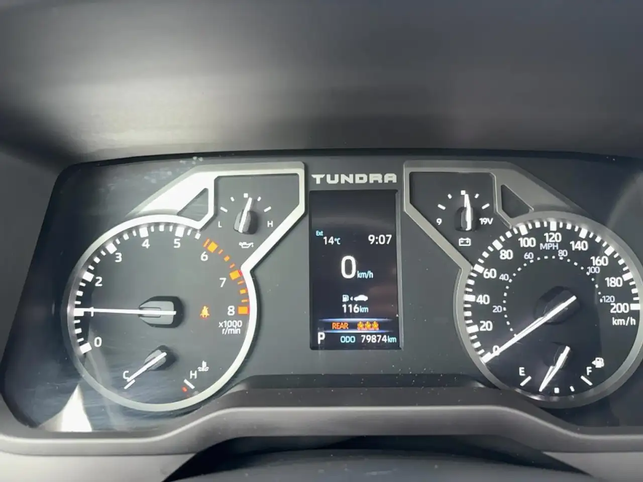 Toyota Tundra снимка Toyota Tundra