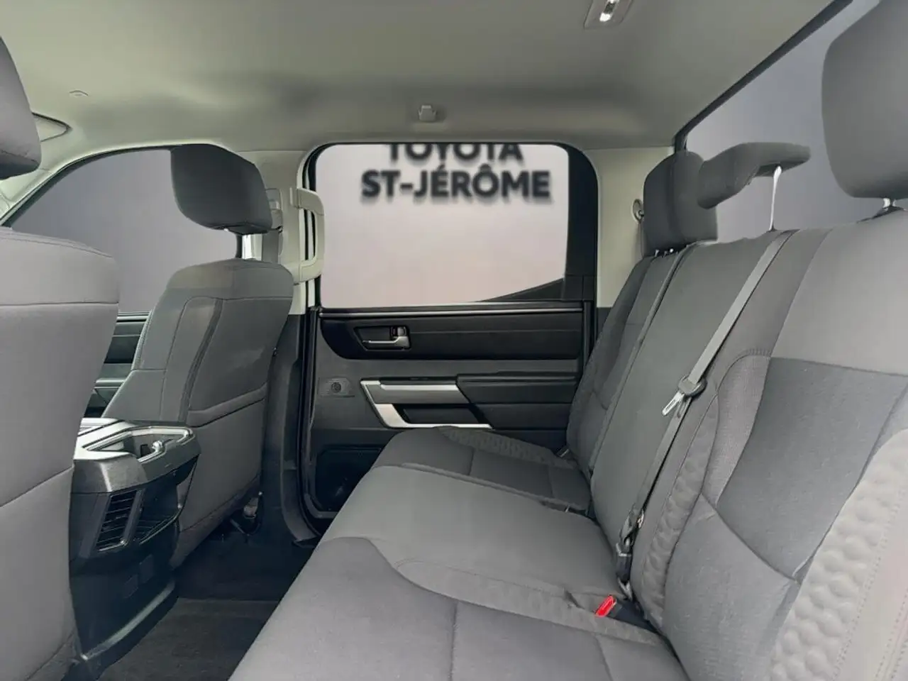 Toyota Tundra снимка Toyota Tundra