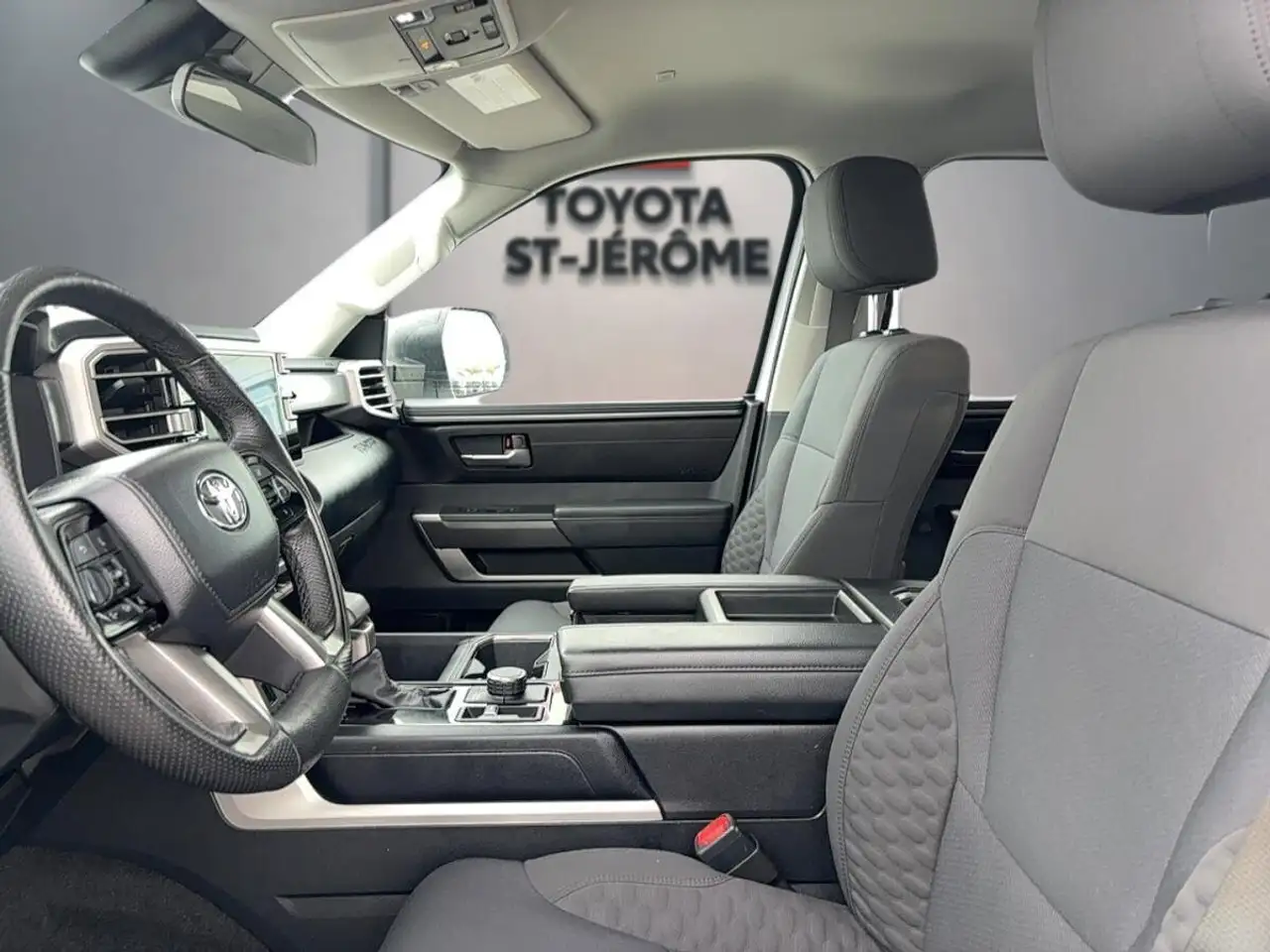 Toyota Tundra снимка Toyota Tundra