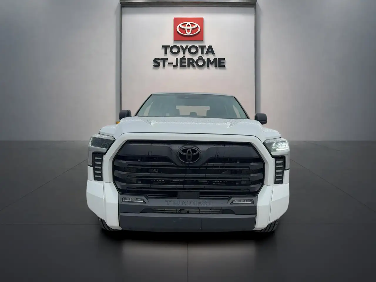 Toyota Tundra снимка Toyota Tundra