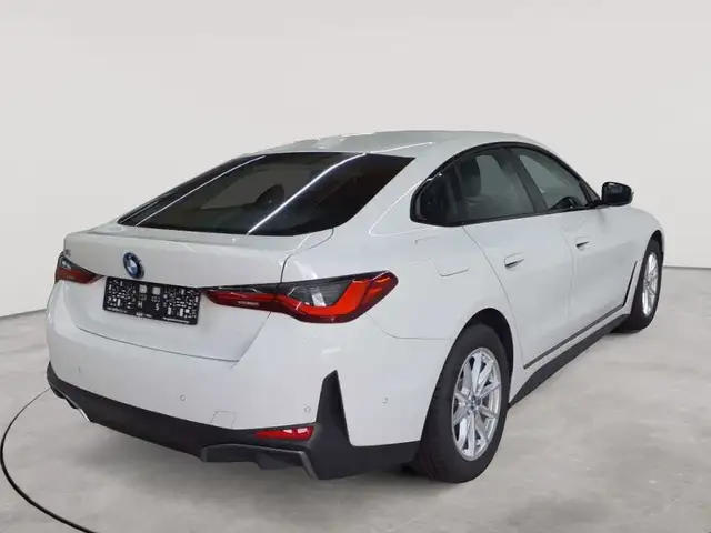 BMW I4 view 4