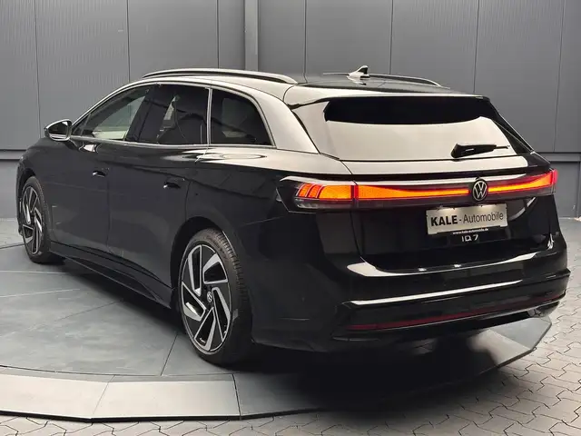 Volkswagen Id.7 view 3