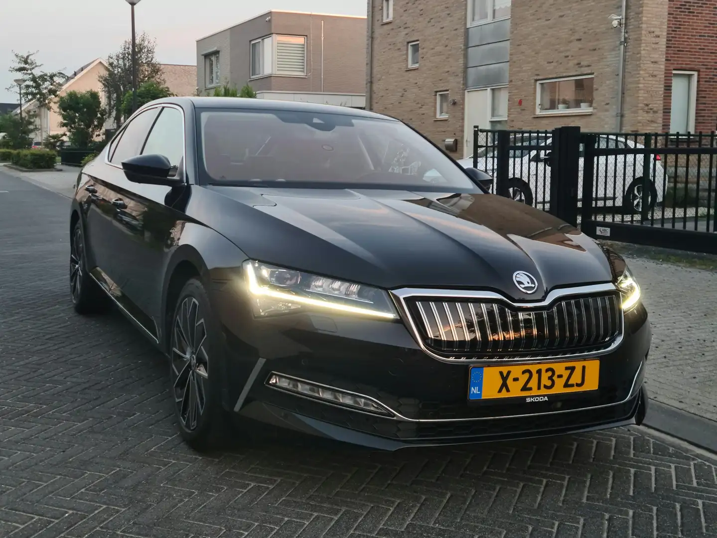 Skoda Superb Superb 1.4 TSI iV Sp. Bns Zwart - 1