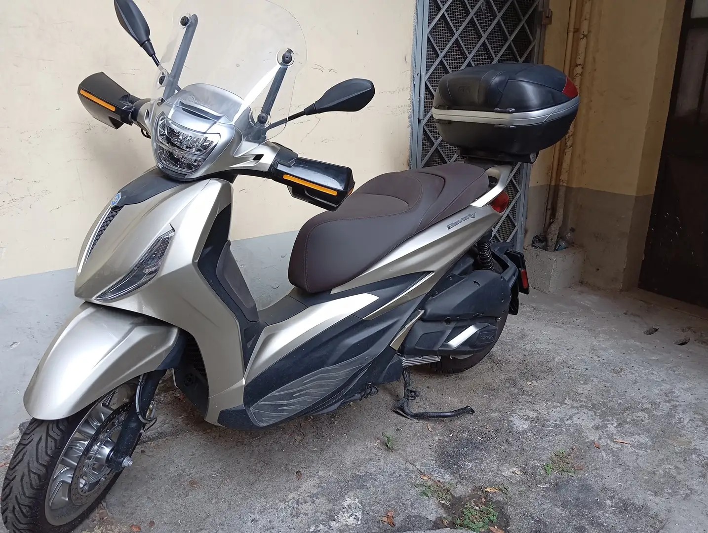 Piaggio Beverly 300 I.e. abs Zlatá - 1
