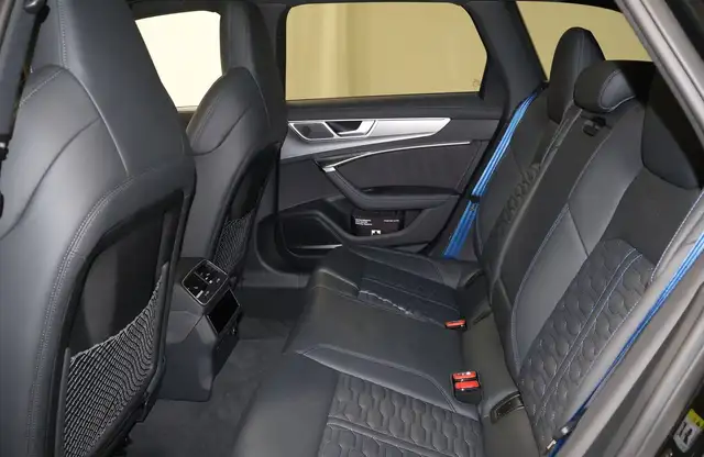 Audi RS6 view 11
