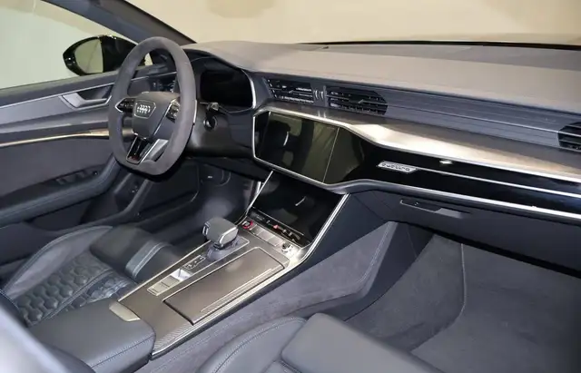 Audi RS6 view 7