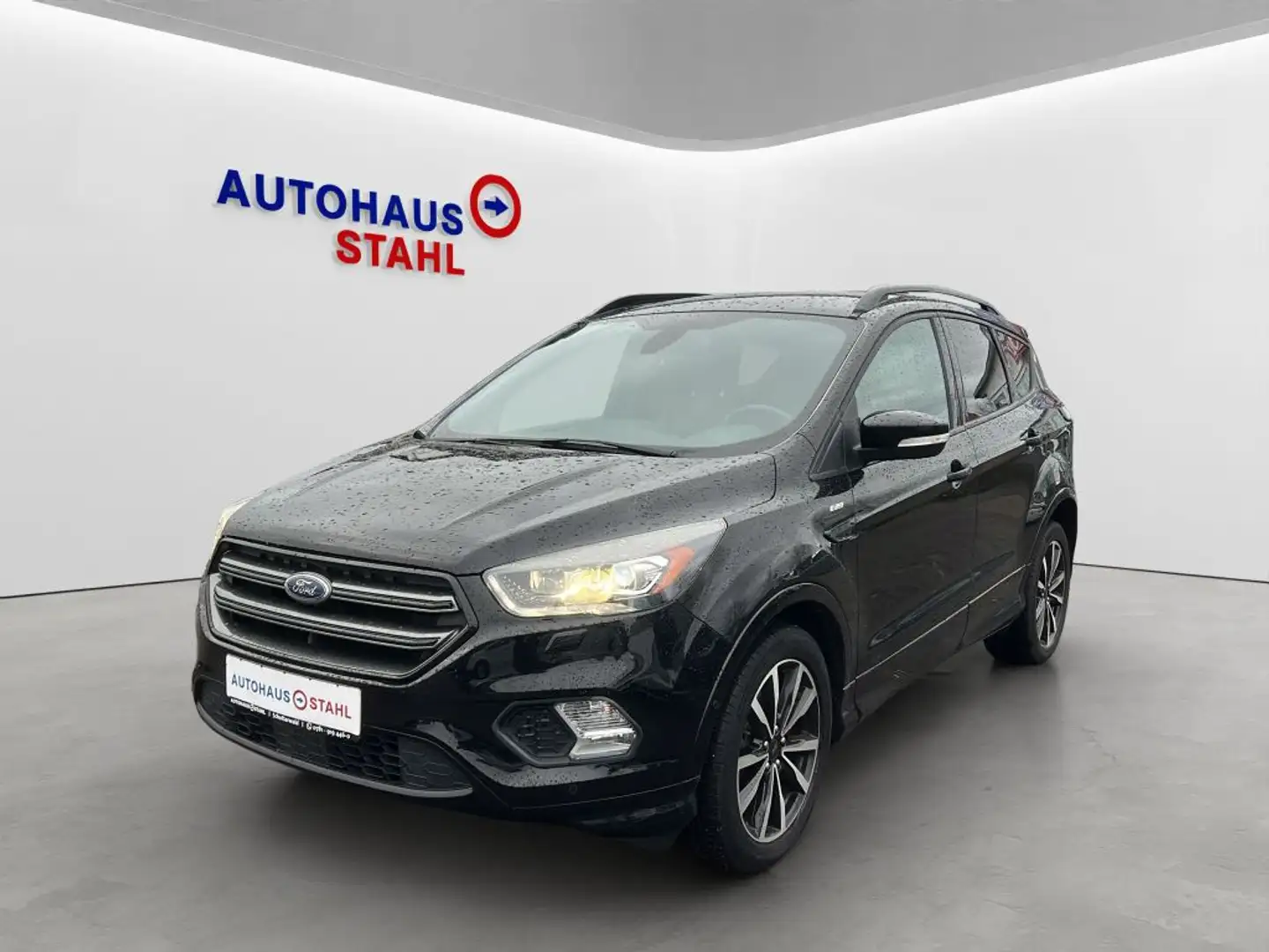 Ford Kuga 1.5 EcoBoost 2x4 ST-Line Schwarz - 1