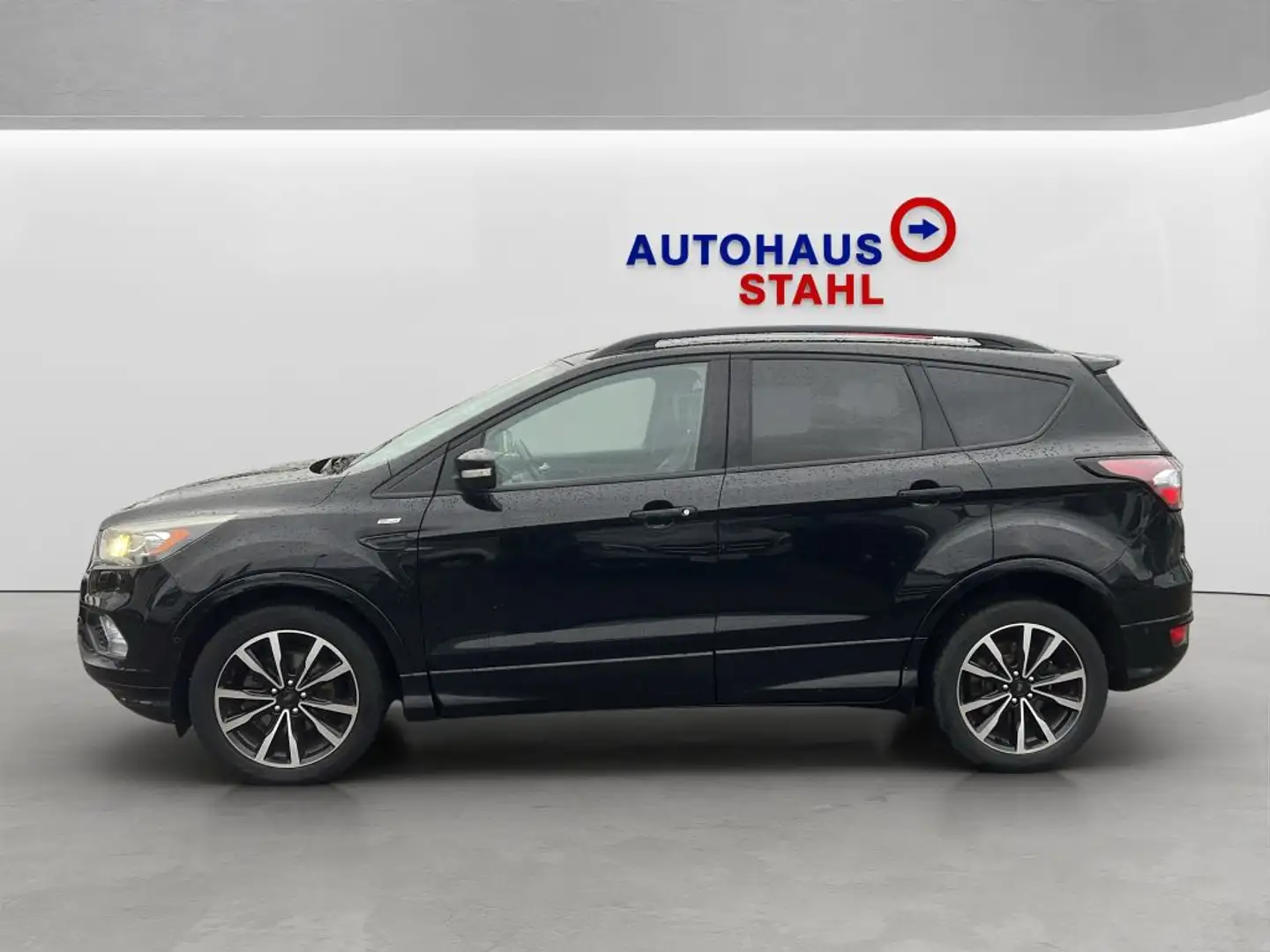 Ford Kuga 1.5 EcoBoost 2x4 ST-Line Schwarz - 2