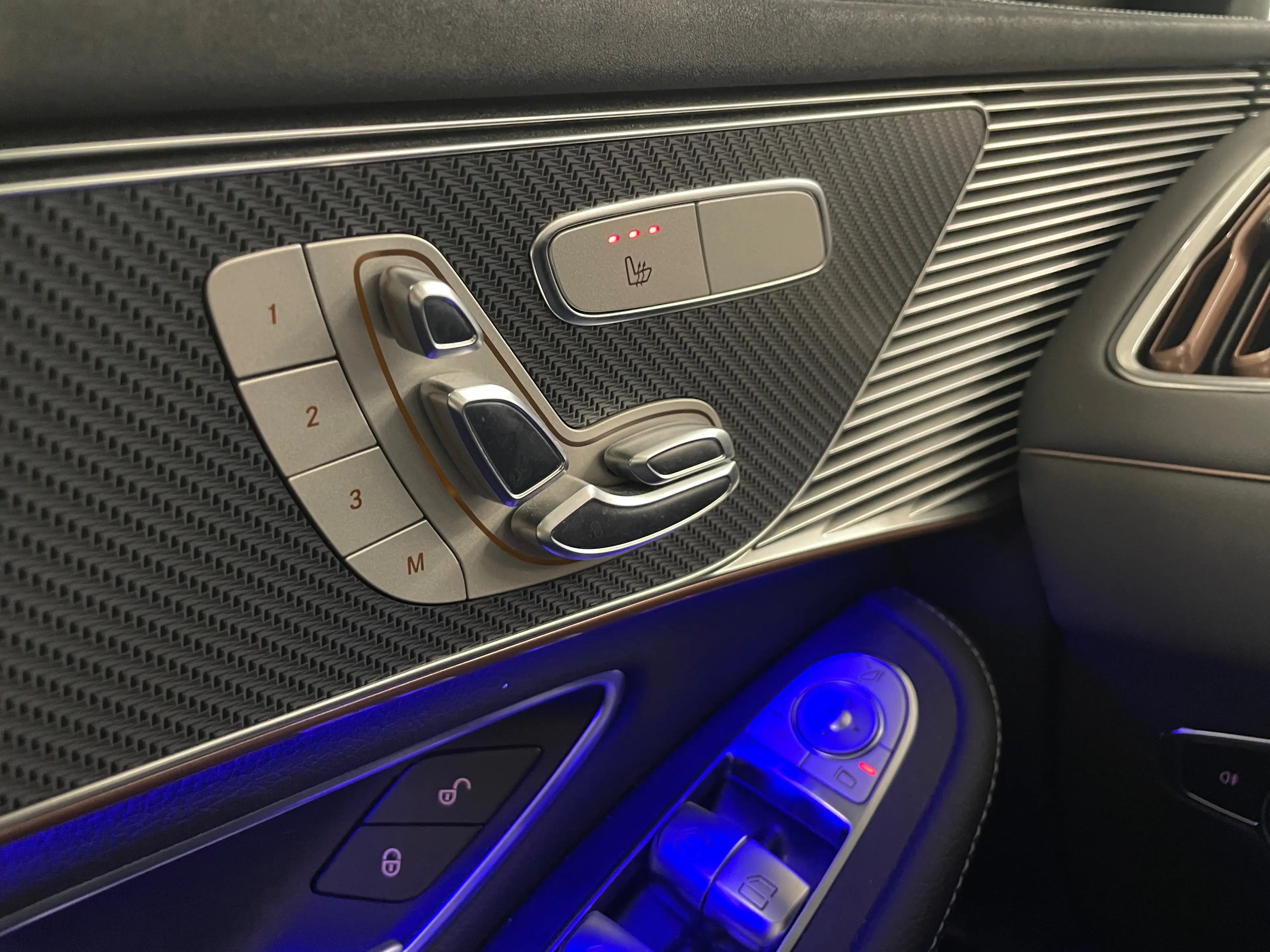 Mercedes-Benz EQC 400 EQC 80 kWh 400 4-Matic Business Solution AMG — photo 11