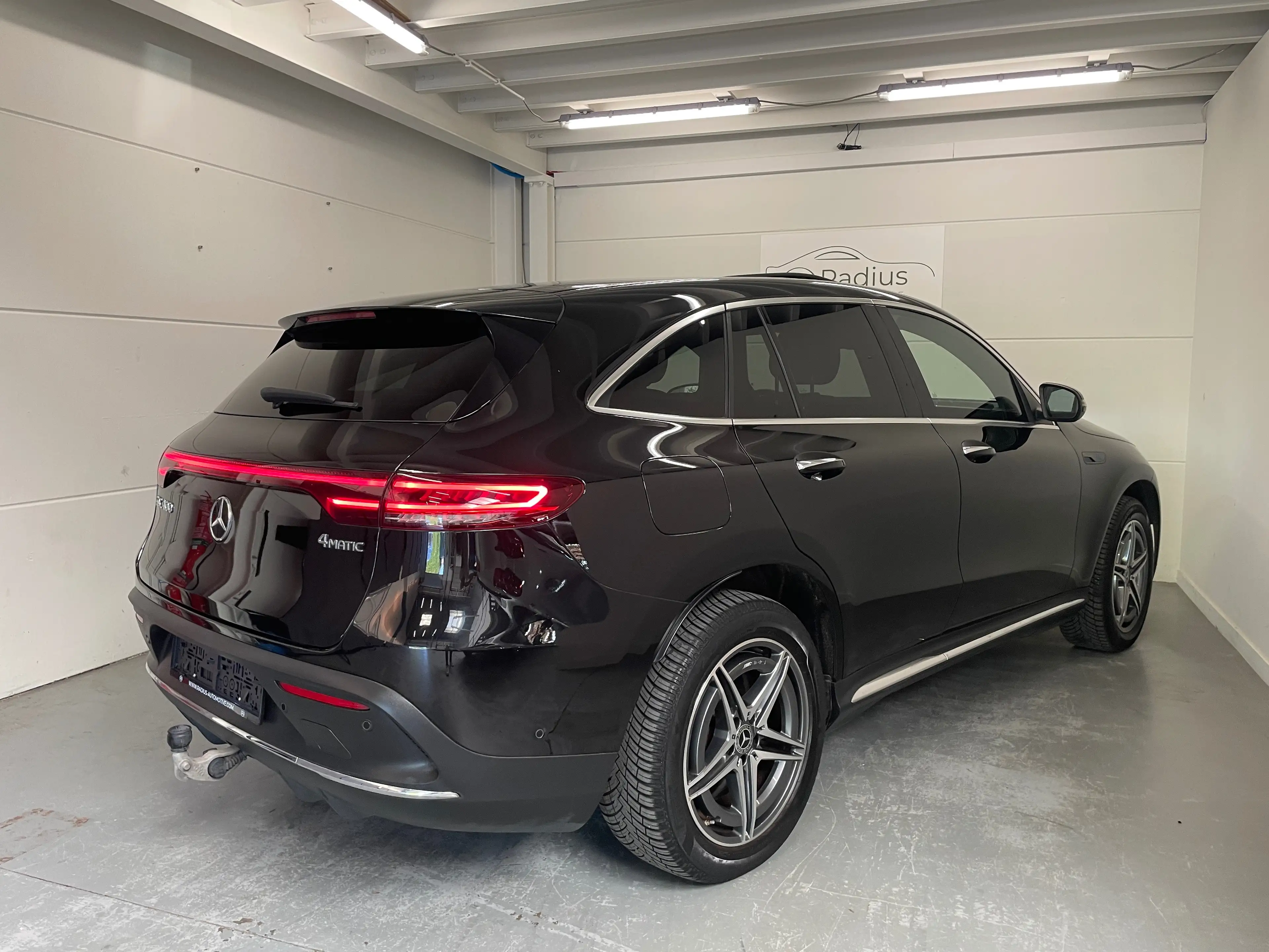 Mercedes-Benz EQC 400 EQC 80 kWh 400 4-Matic Business Solution AMG — photo 3