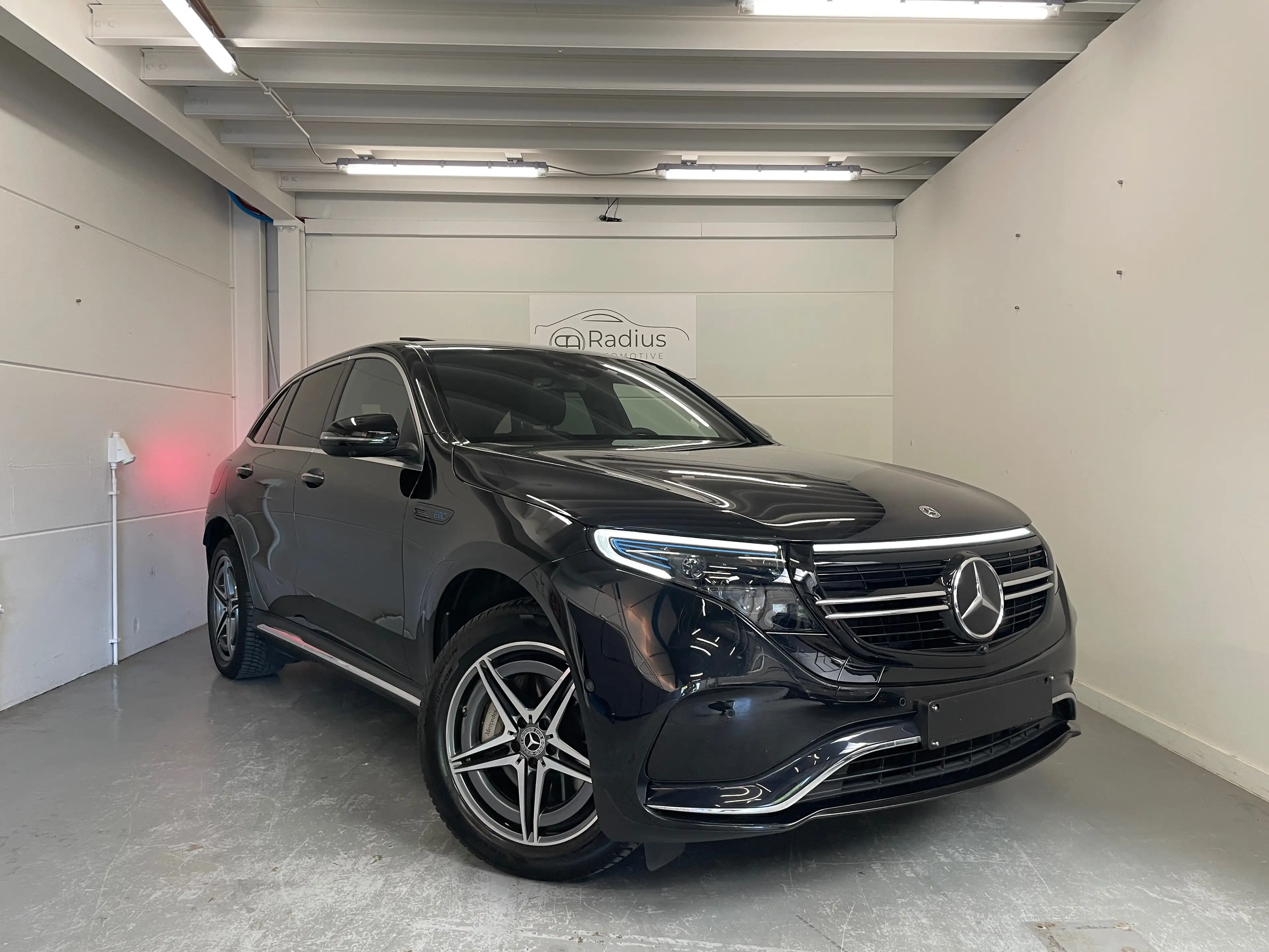 Mercedes-Benz EQC 400 EQC 80 kWh 400 4-Matic Business Solution AMG — photo 2