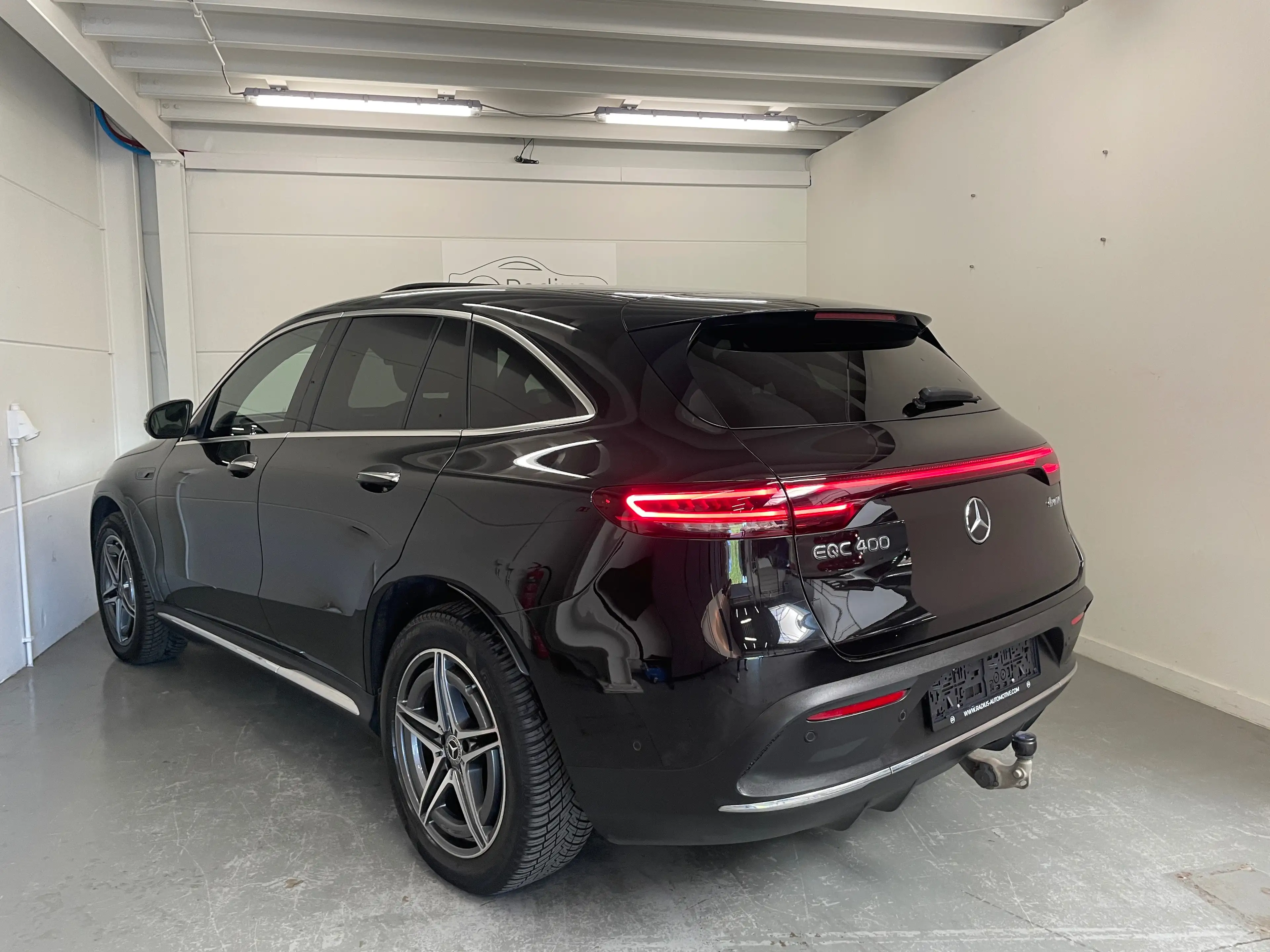Mercedes-Benz EQC 400 EQC 80 kWh 400 4-Matic Business Solution AMG — photo 4